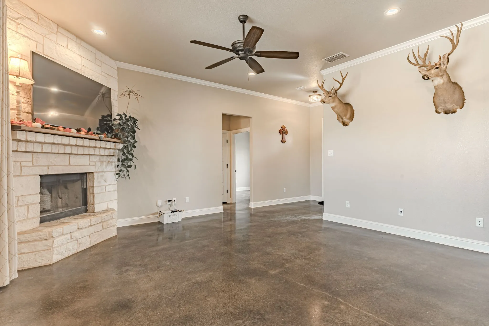 Single Family Residence For Sale in Parker County , 113 Stonegate Avenue, Brock, Texas 76087, 4 Bedroom, 3 Bathroom, 2 Garage spaces, 1,947 Sqft, built in 2020, mls#21397233, Real Estate Agent in Brock, Homes For Sale in Parker county, Homes For Sale in Brock, Realtor in Brock Texas, Real Estate Brokerage Independent Realty Texas, Luminita Cordes Realtor