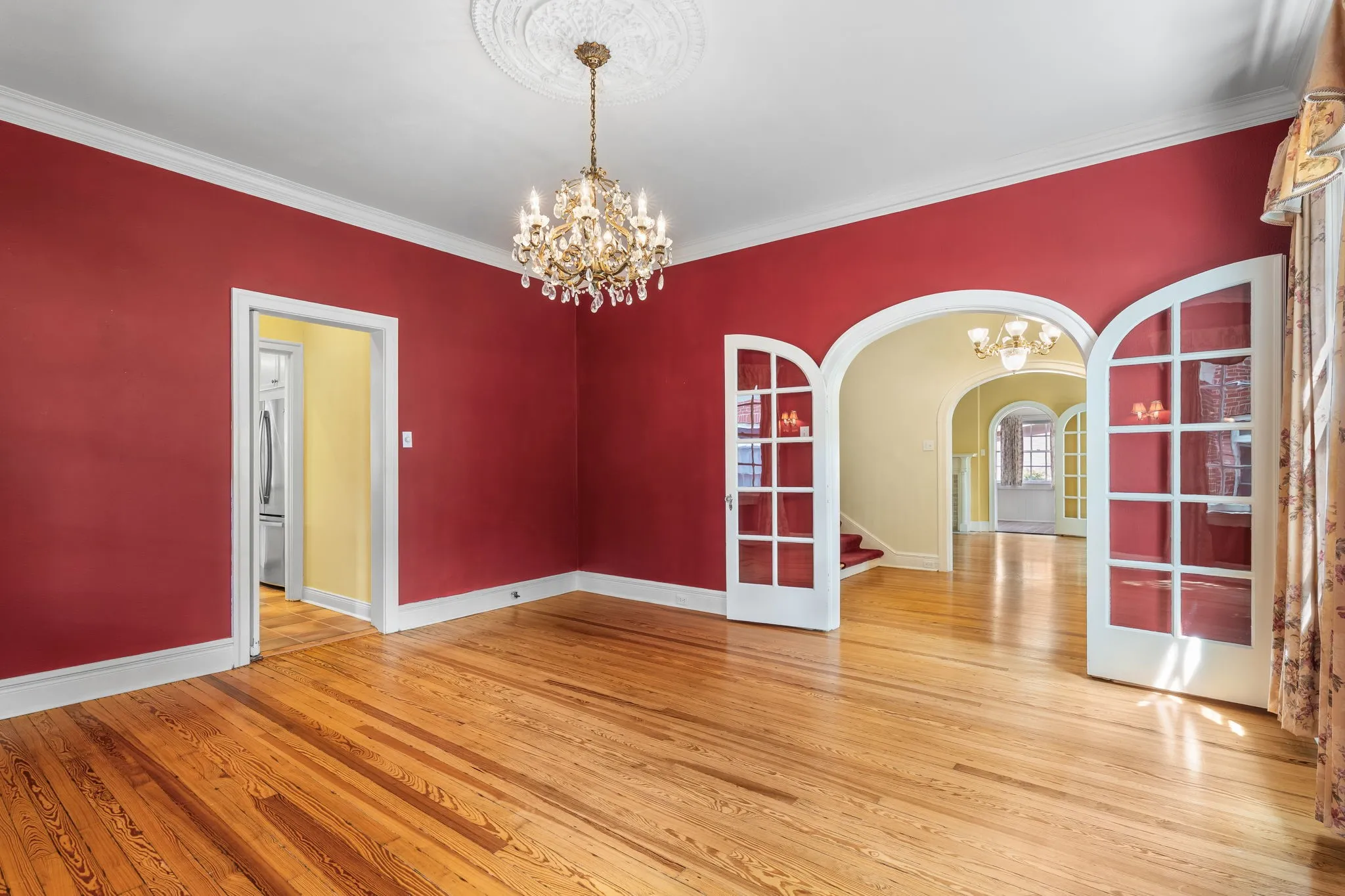 Single Family Residence For Sale in Mc Lennan County , 3411 Chateau Avenue, Waco, Texas 76710, 3 Bedroom, 3 Bathroom, 2 Garage spaces, 3,012 Sqft, built in 1929, mls#21373210, Real Estate Agent in Waco, Homes For Sale in Mc Lennan county, Homes For Sale in Waco, Realtor in Waco Texas, Real Estate Brokerage Independent Realty Texas, Luminita Cordes Realtor