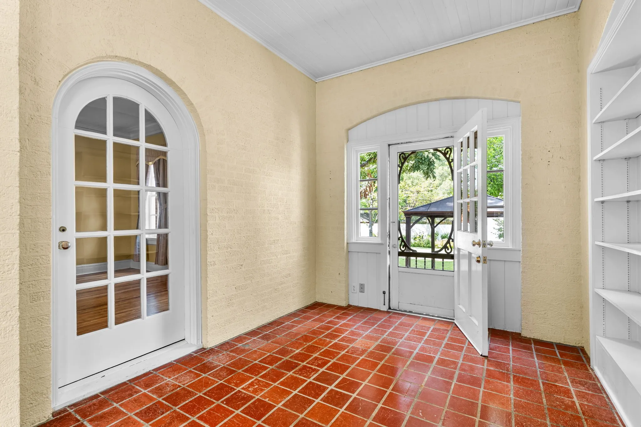 Single Family Residence For Sale in Mc Lennan County , 3411 Chateau Avenue, Waco, Texas 76710, 3 Bedroom, 3 Bathroom, 2 Garage spaces, 3,012 Sqft, built in 1929, mls#21373210, Real Estate Agent in Waco, Homes For Sale in Mc Lennan county, Homes For Sale in Waco, Realtor in Waco Texas, Real Estate Brokerage Independent Realty Texas, Luminita Cordes Realtor