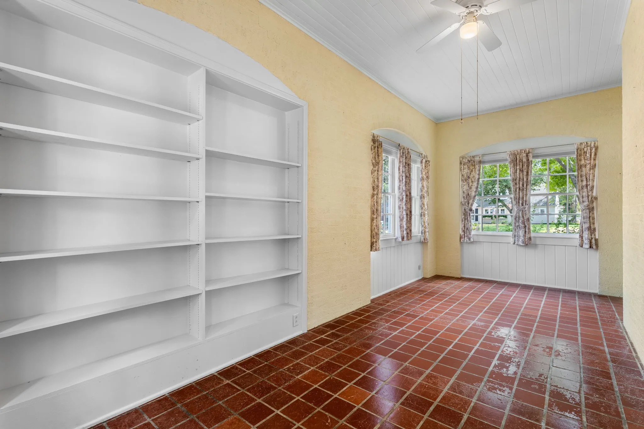 Single Family Residence For Sale in Mc Lennan County , 3411 Chateau Avenue, Waco, Texas 76710, 3 Bedroom, 3 Bathroom, 2 Garage spaces, 3,012 Sqft, built in 1929, mls#21373210, Real Estate Agent in Waco, Homes For Sale in Mc Lennan county, Homes For Sale in Waco, Realtor in Waco Texas, Real Estate Brokerage Independent Realty Texas, Luminita Cordes Realtor