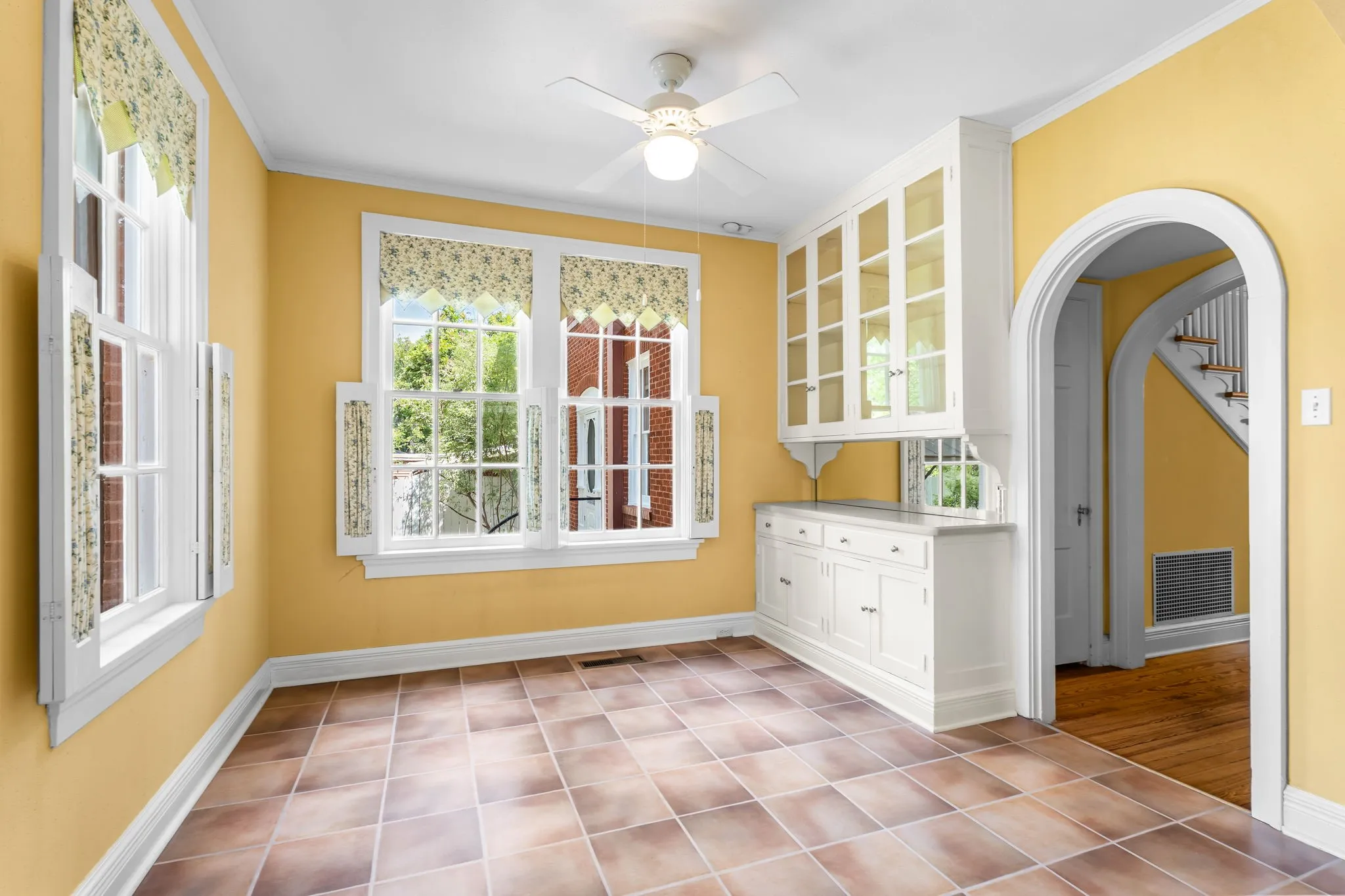Single Family Residence For Sale in Mc Lennan County , 3411 Chateau Avenue, Waco, Texas 76710, 3 Bedroom, 3 Bathroom, 2 Garage spaces, 3,012 Sqft, built in 1929, mls#21373210, Real Estate Agent in Waco, Homes For Sale in Mc Lennan county, Homes For Sale in Waco, Realtor in Waco Texas, Real Estate Brokerage Independent Realty Texas, Luminita Cordes Realtor