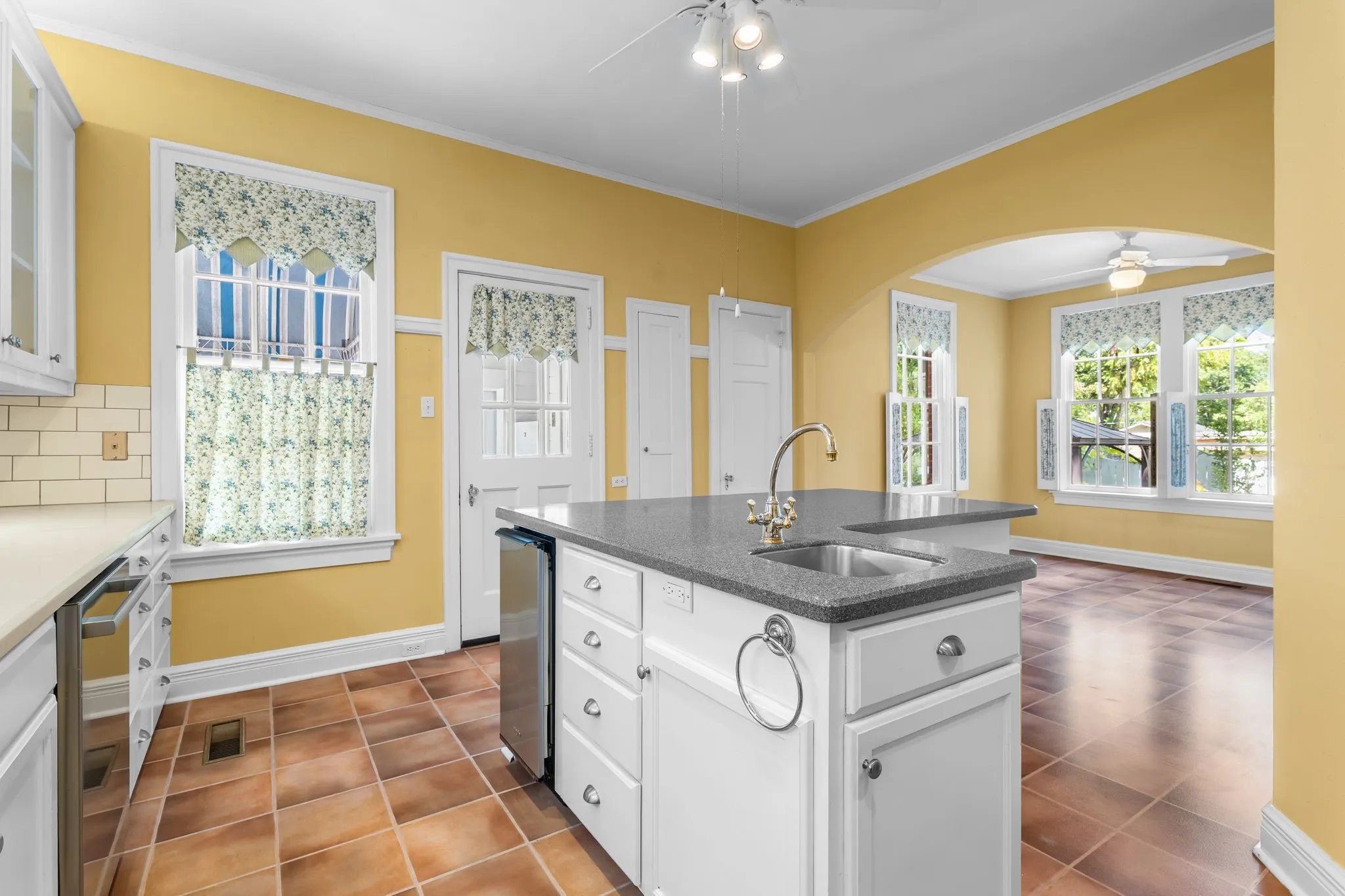 Single Family Residence For Sale in Mc Lennan County , 3411 Chateau Avenue, Waco, Texas 76710, 3 Bedroom, 3 Bathroom, 2 Garage spaces, 3,012 Sqft, built in 1929, mls#21373210, Real Estate Agent in Waco, Homes For Sale in Mc Lennan county, Homes For Sale in Waco, Realtor in Waco Texas, Real Estate Brokerage Independent Realty Texas, Luminita Cordes Realtor