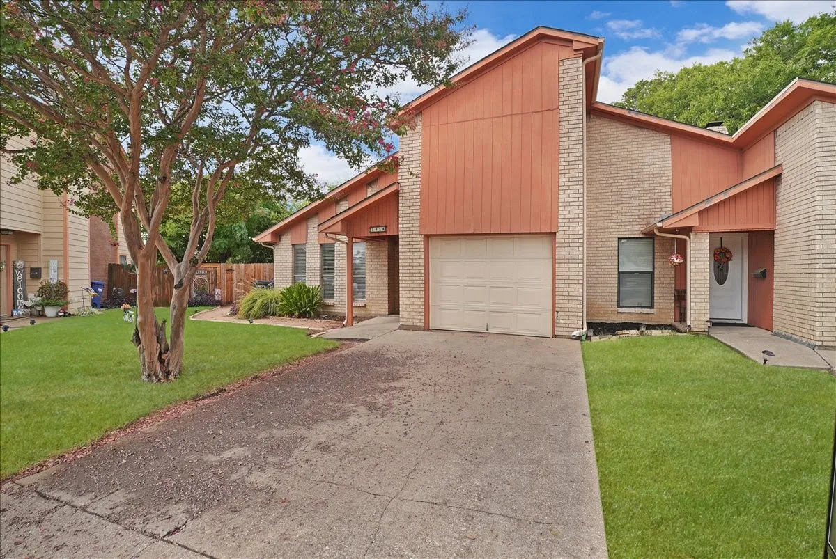 Duplex For Sale in Collin County , 1412/1414 White Way, Mc Kinney, Texas 75069, 4 Bedroom, 4 Bathroom, 2 Garage spaces, 0 Sqft, built in 1985, mls#21399424, Real Estate Agent in Mc Kinney, Homes For Sale in Collin county, Homes For Sale in Mc Kinney, Realtor in Mc Kinney Texas, Real Estate Brokerage Independent Realty Texas, Luminita Cordes Realtor