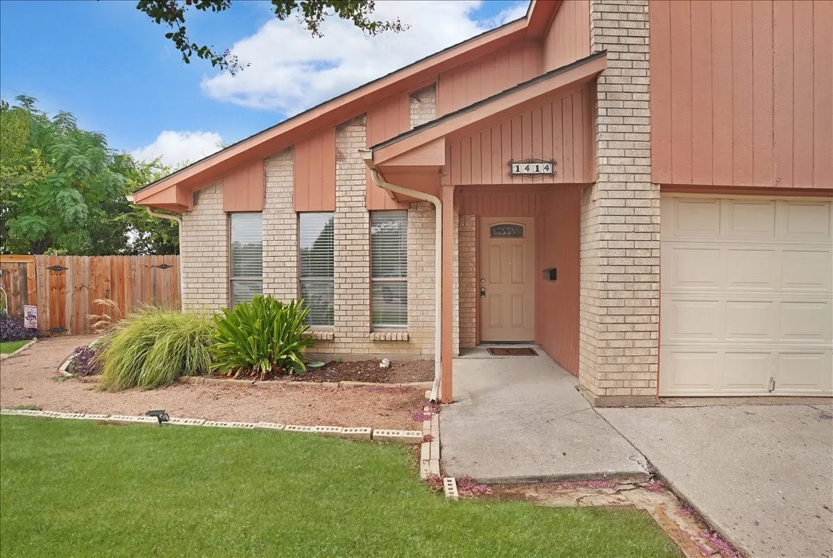 Duplex For Sale in Collin County , 1412/1414 White Way, Mc Kinney, Texas 75069, 4 Bedroom, 4 Bathroom, 2 Garage spaces, 0 Sqft, built in 1985, mls#21399424, Real Estate Agent in Mc Kinney, Homes For Sale in Collin county, Homes For Sale in Mc Kinney, Realtor in Mc Kinney Texas, Real Estate Brokerage Independent Realty Texas, Luminita Cordes Realtor