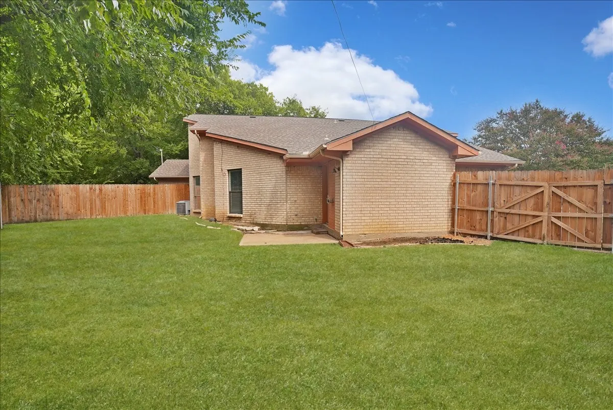 Duplex For Sale in Collin County , 1412/1414 White Way, Mc Kinney, Texas 75069, 4 Bedroom, 4 Bathroom, 2 Garage spaces, 0 Sqft, built in 1985, mls#21399424, Real Estate Agent in Mc Kinney, Homes For Sale in Collin county, Homes For Sale in Mc Kinney, Realtor in Mc Kinney Texas, Real Estate Brokerage Independent Realty Texas, Luminita Cordes Realtor