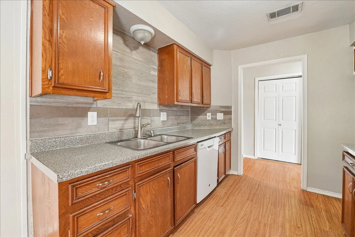 Duplex For Sale in Collin County , 1412/1414 White Way, Mc Kinney, Texas 75069, 4 Bedroom, 4 Bathroom, 2 Garage spaces, 0 Sqft, built in 1985, mls#21399424, Real Estate Agent in Mc Kinney, Homes For Sale in Collin county, Homes For Sale in Mc Kinney, Realtor in Mc Kinney Texas, Real Estate Brokerage Independent Realty Texas, Luminita Cordes Realtor