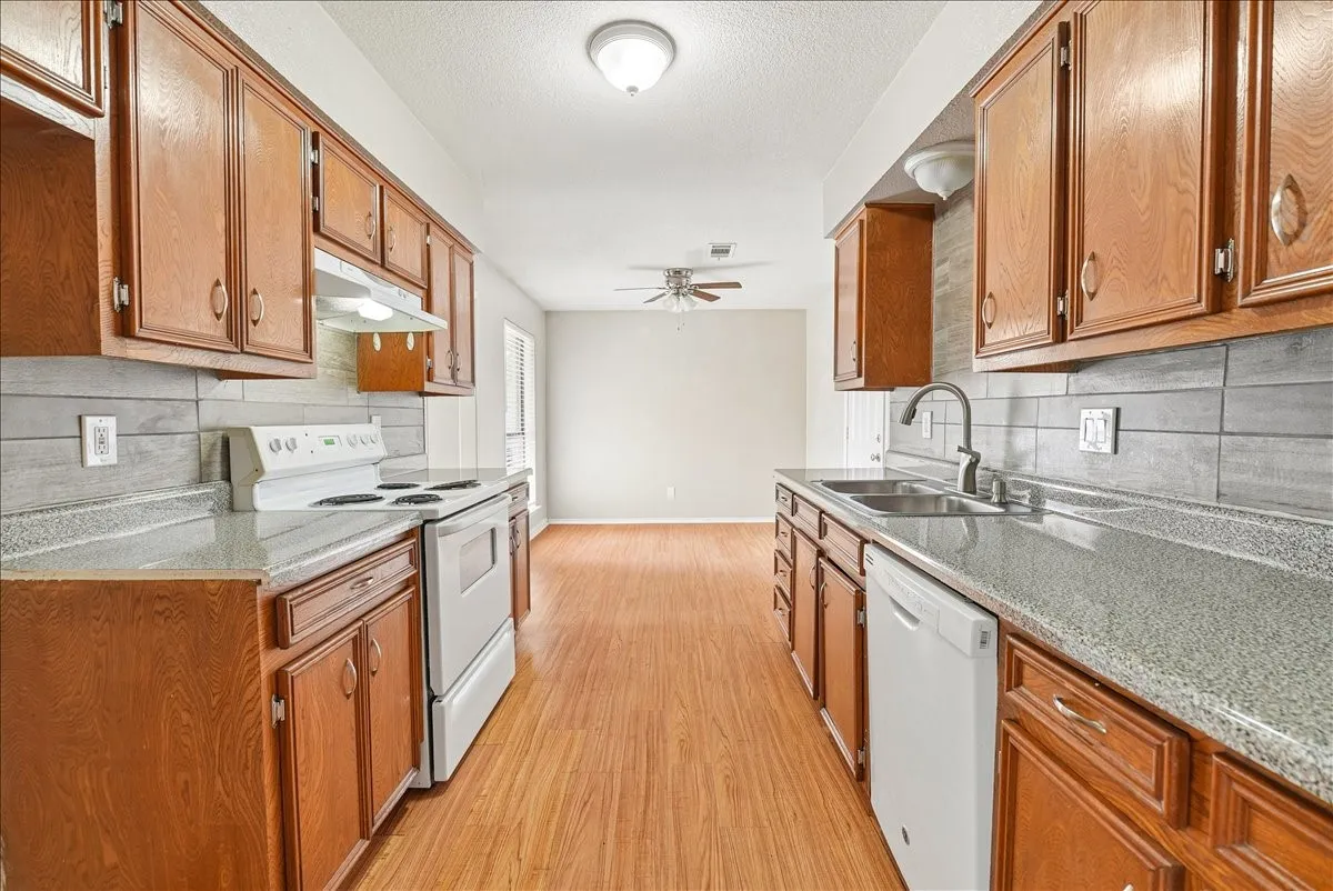 Duplex For Sale in Collin County , 1412/1414 White Way, Mc Kinney, Texas 75069, 4 Bedroom, 4 Bathroom, 2 Garage spaces, 0 Sqft, built in 1985, mls#21399424, Real Estate Agent in Mc Kinney, Homes For Sale in Collin county, Homes For Sale in Mc Kinney, Realtor in Mc Kinney Texas, Real Estate Brokerage Independent Realty Texas, Luminita Cordes Realtor