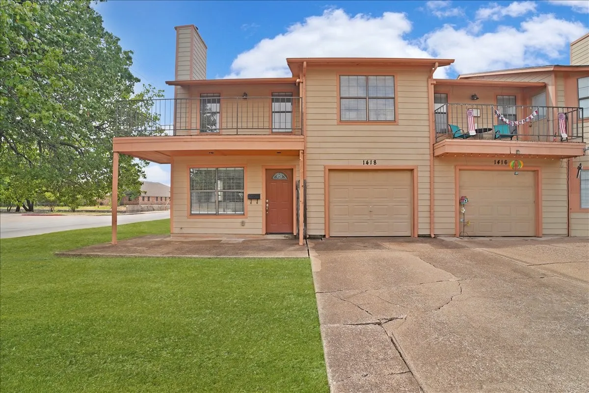 Duplex For Sale in Collin County , 1416/1418 White Way, Mc Kinney, Texas 75069, 4 Bedroom, 4 Bathroom, 1 Garage spaces, 0 Sqft, built in 1983, mls#21399428, Real Estate Agent in Mc Kinney, Homes For Sale in Collin county, Homes For Sale in Mc Kinney, Realtor in Mc Kinney Texas, Real Estate Brokerage Independent Realty Texas, Luminita Cordes Realtor