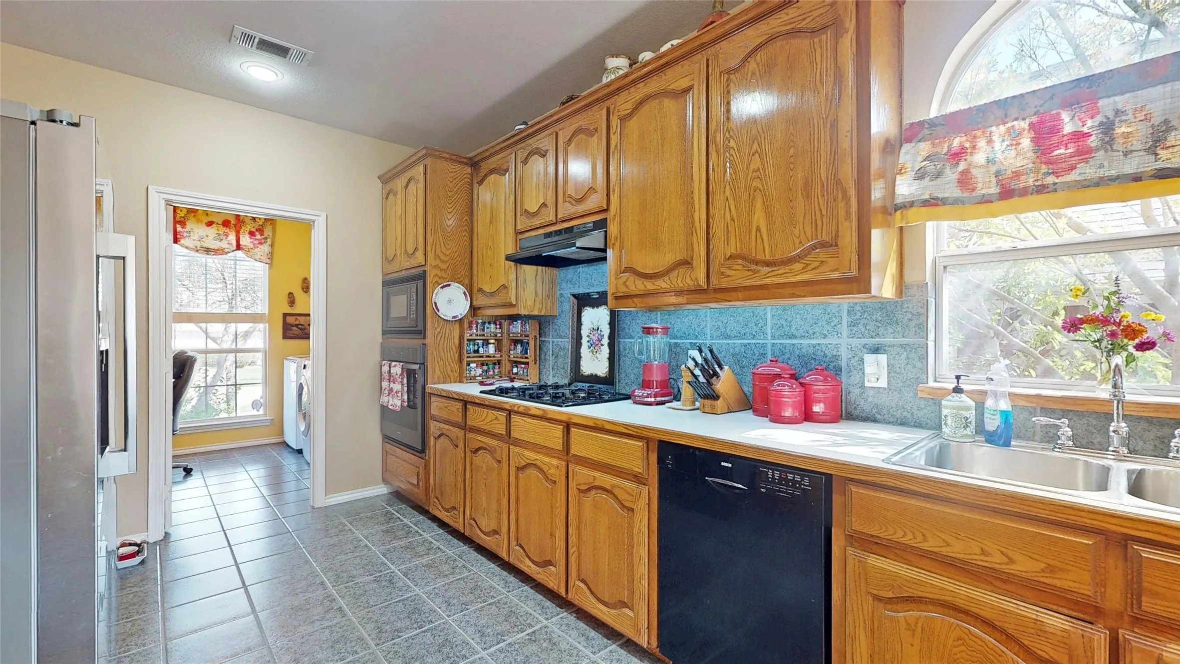 Single Family Residence For Sale in Tarrant County , 2316 Cherry Sage Drive, Arlington, Texas 76001, 4 Bedroom, 3 Bathroom, 2 Garage spaces, 2,550 Sqft, built in 2002, mls#21399556, Real Estate Agent in Arlington, Homes For Sale in Tarrant county, Homes For Sale in Arlington, Realtor in Arlington Texas, Real Estate Brokerage Independent Realty Texas, Luminita Cordes Realtor