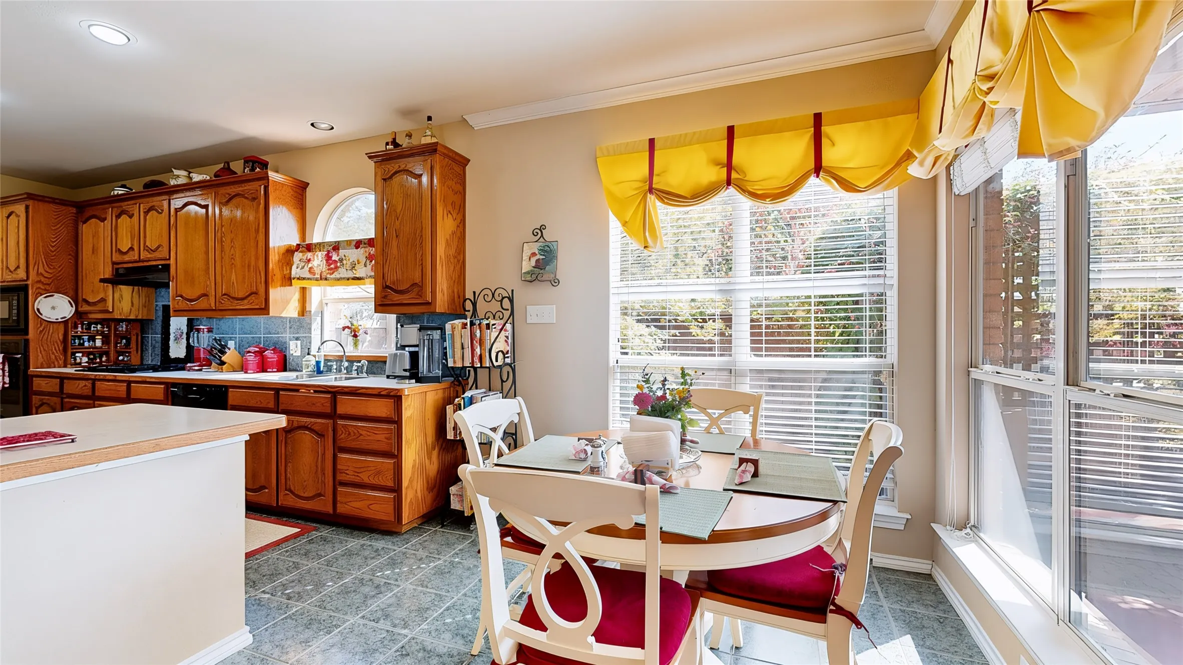 Single Family Residence For Sale in Tarrant County , 2316 Cherry Sage Drive, Arlington, Texas 76001, 4 Bedroom, 3 Bathroom, 2 Garage spaces, 2,550 Sqft, built in 2002, mls#21399556, Real Estate Agent in Arlington, Homes For Sale in Tarrant county, Homes For Sale in Arlington, Realtor in Arlington Texas, Real Estate Brokerage Independent Realty Texas, Luminita Cordes Realtor