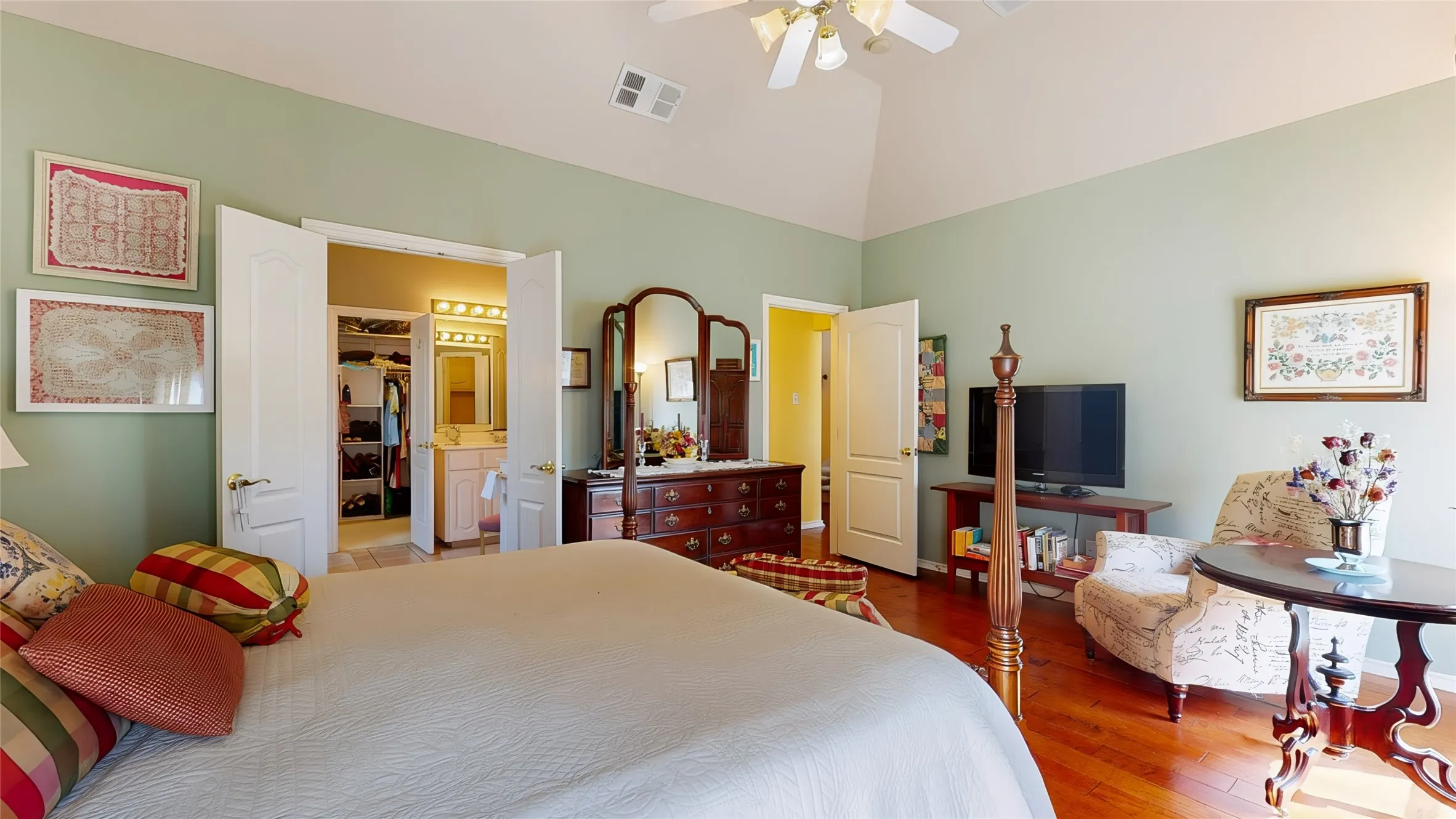 Single Family Residence For Sale in Tarrant County , 2316 Cherry Sage Drive, Arlington, Texas 76001, 4 Bedroom, 3 Bathroom, 2 Garage spaces, 2,550 Sqft, built in 2002, mls#21399556, Real Estate Agent in Arlington, Homes For Sale in Tarrant county, Homes For Sale in Arlington, Realtor in Arlington Texas, Real Estate Brokerage Independent Realty Texas, Luminita Cordes Realtor