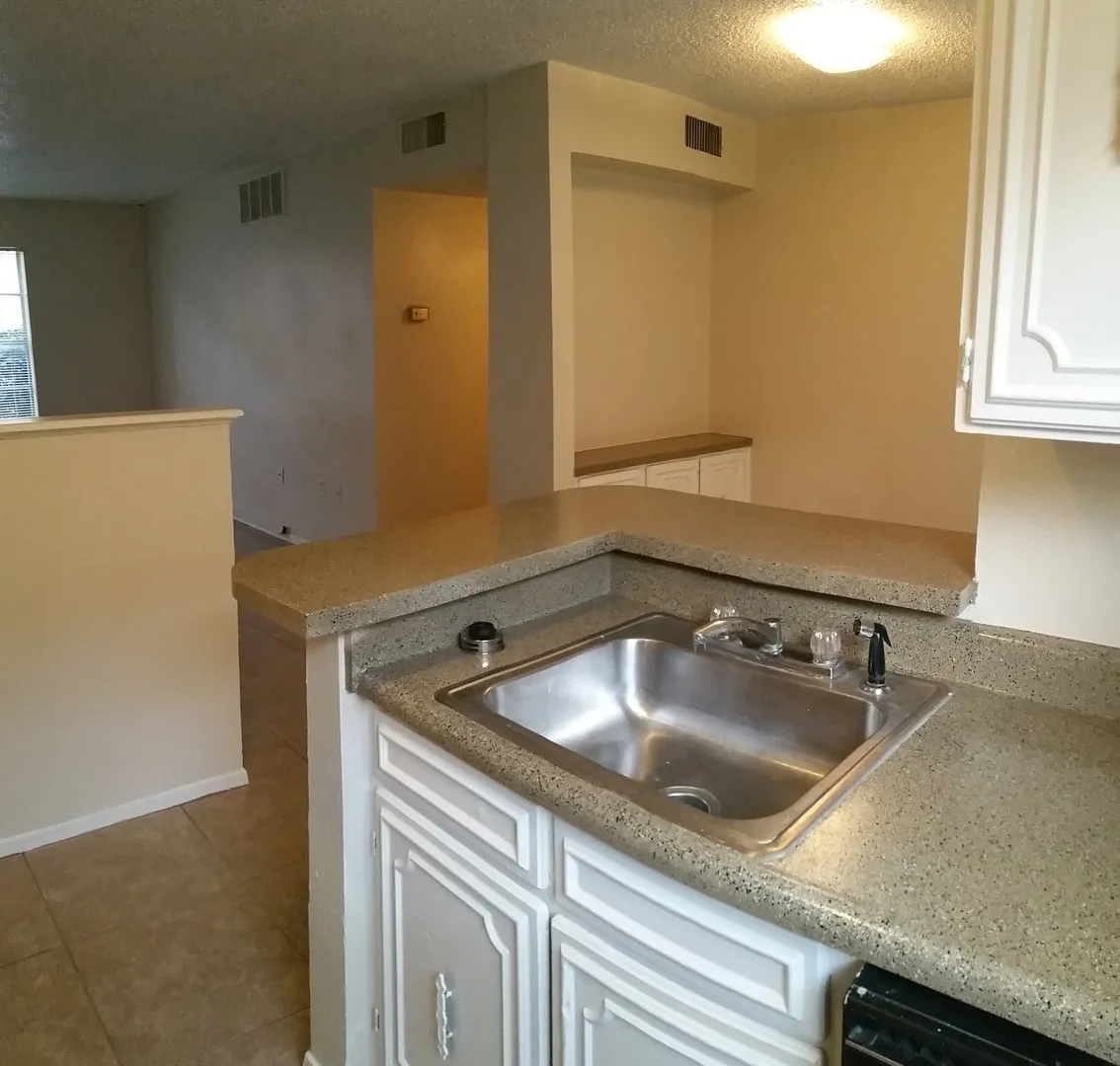 Apartment For Rent in Taylor County , 2400 Buffalo Gap Road 163, Abilene, Texas 79605, 2 Bedroom, 1 Bathroom, Garage spaces, 906 Sqft, built in 1973, mls#21399557, Real Estate Agent in Abilene, Homes For Rent in Taylor county, Homes For Rent in Abilene, Realtor in Abilene Texas, Real Estate Brokerage Independent Realty Texas, Luminita Cordes Realtor