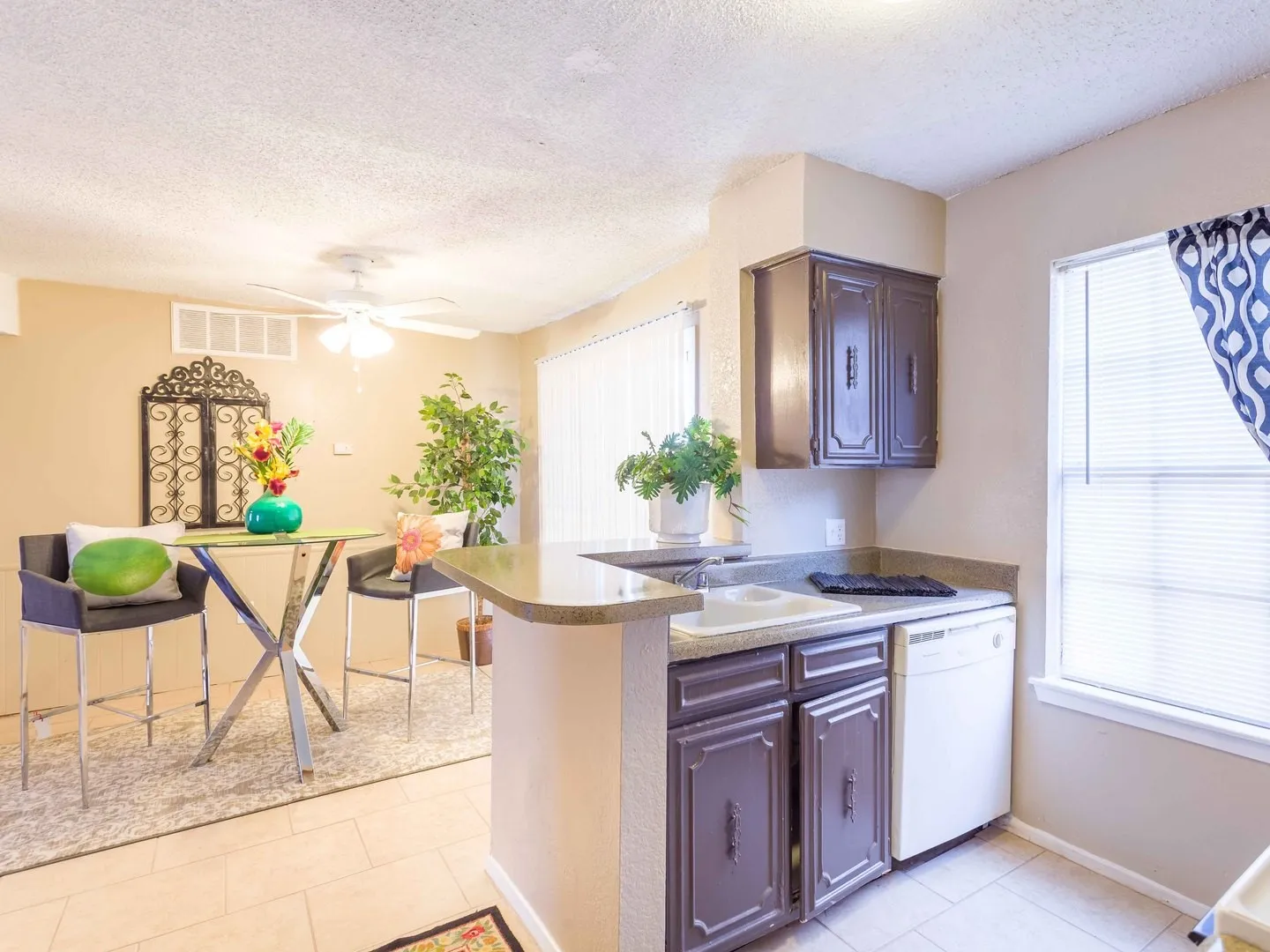 Apartment For Rent in Taylor County , 2400 Buffalo Gap Road 173, Abilene, Texas 79605, 3 Bedroom, 2 Bathroom, Garage spaces, 1,177 Sqft, built in 1973, mls#21399559, Real Estate Agent in Abilene, Homes For Rent in Taylor county, Homes For Rent in Abilene, Realtor in Abilene Texas, Real Estate Brokerage Independent Realty Texas, Luminita Cordes Realtor