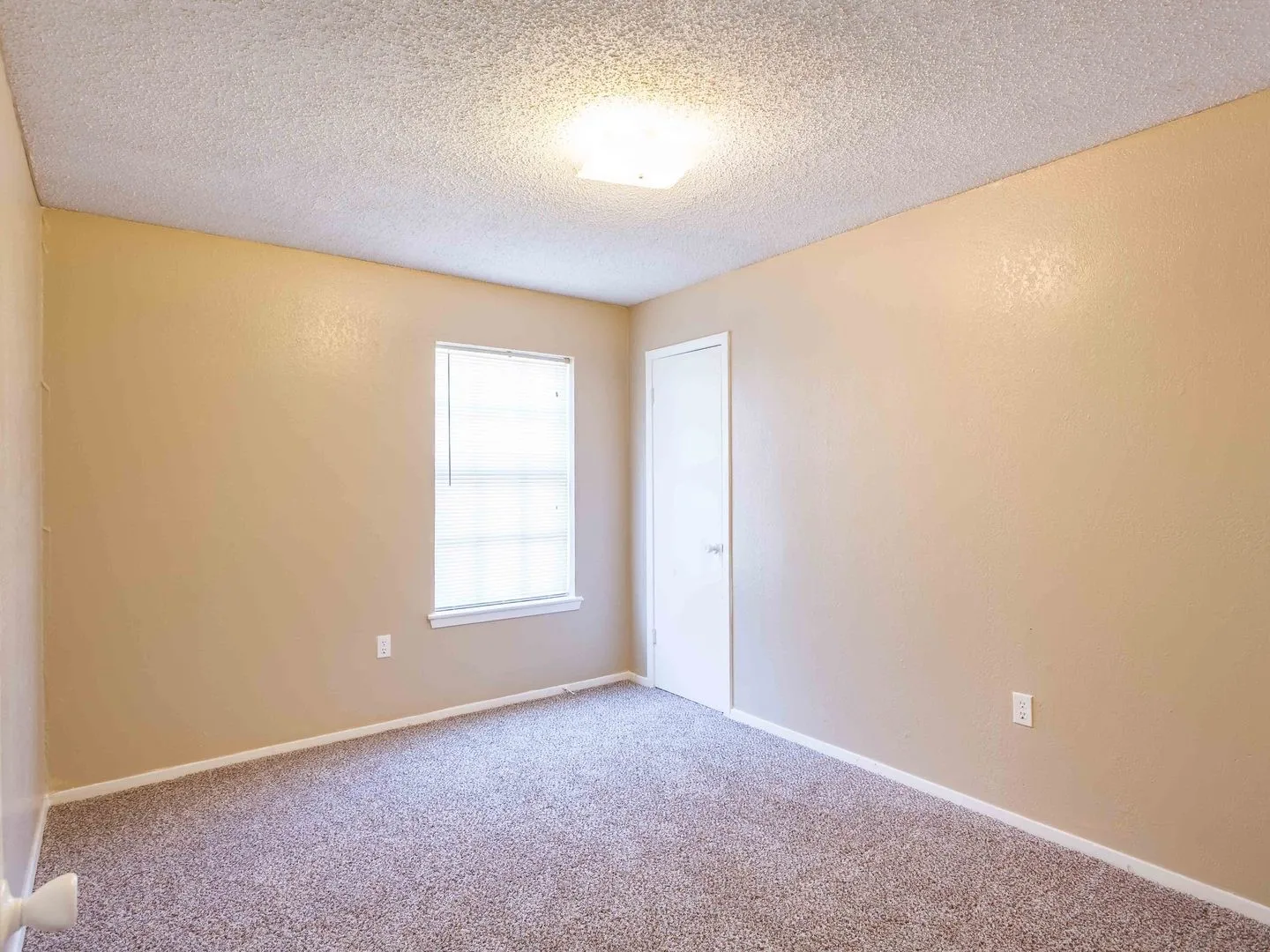 Apartment For Rent in Taylor County , 2400 Buffalo Gap Road 173, Abilene, Texas 79605, 3 Bedroom, 2 Bathroom, Garage spaces, 1,177 Sqft, built in 1973, mls#21399559, Real Estate Agent in Abilene, Homes For Rent in Taylor county, Homes For Rent in Abilene, Realtor in Abilene Texas, Real Estate Brokerage Independent Realty Texas, Luminita Cordes Realtor