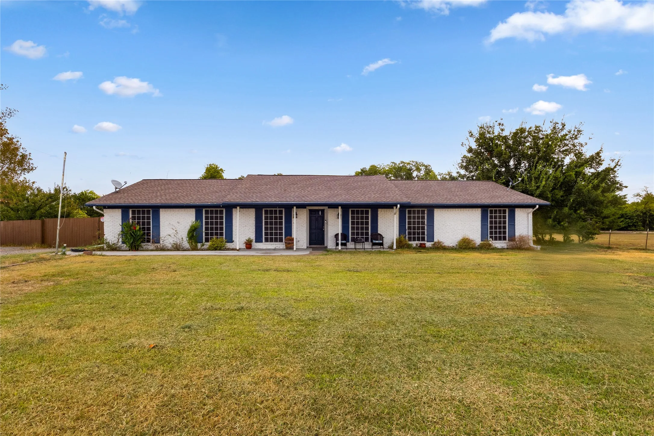 Single Family Residence For Sale in Rockwall County , 804 Laurence Drive, Heath, Texas 75032, 5 Bedroom, 4 Bathroom, Garage spaces, 4,135 Sqft, built in 1977, mls#21398471, Real Estate Agent in Heath, Homes For Sale in Rockwall county, Homes For Sale in Heath, Realtor in Heath Texas, Real Estate Brokerage Independent Realty Texas, Luminita Cordes Realtor