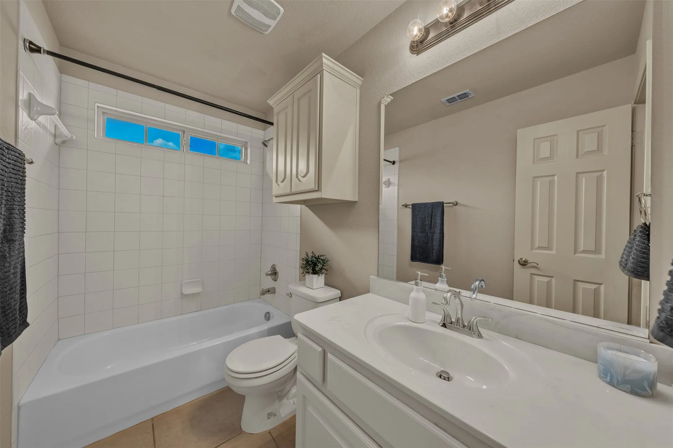 Single Family Residence For Sale in Tarrant County , 1201 Genesis Drive, Mansfield, Texas 76063, 5 Bedroom, 4 Bathroom, 3 Garage spaces, 3,572 Sqft, built in 2011, mls#21390820, Real Estate Agent in Mansfield, Homes For Sale in Tarrant county, Homes For Sale in Mansfield, Realtor in Mansfield Texas, Real Estate Brokerage Independent Realty Texas, Luminita Cordes Realtor