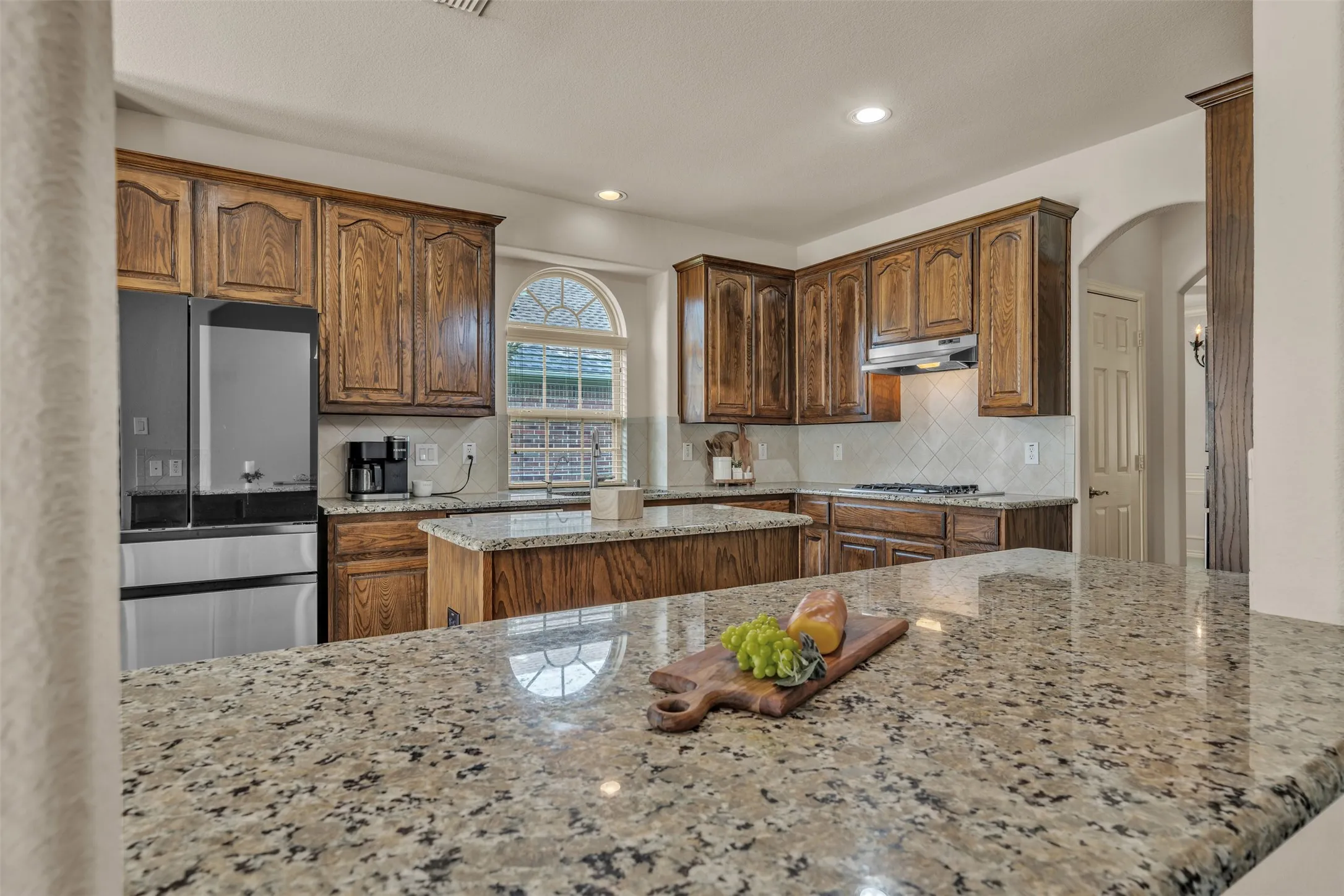 Single Family Residence For Sale in Tarrant County , 1201 Genesis Drive, Mansfield, Texas 76063, 5 Bedroom, 4 Bathroom, 3 Garage spaces, 3,572 Sqft, built in 2011, mls#21390820, Real Estate Agent in Mansfield, Homes For Sale in Tarrant county, Homes For Sale in Mansfield, Realtor in Mansfield Texas, Real Estate Brokerage Independent Realty Texas, Luminita Cordes Realtor
