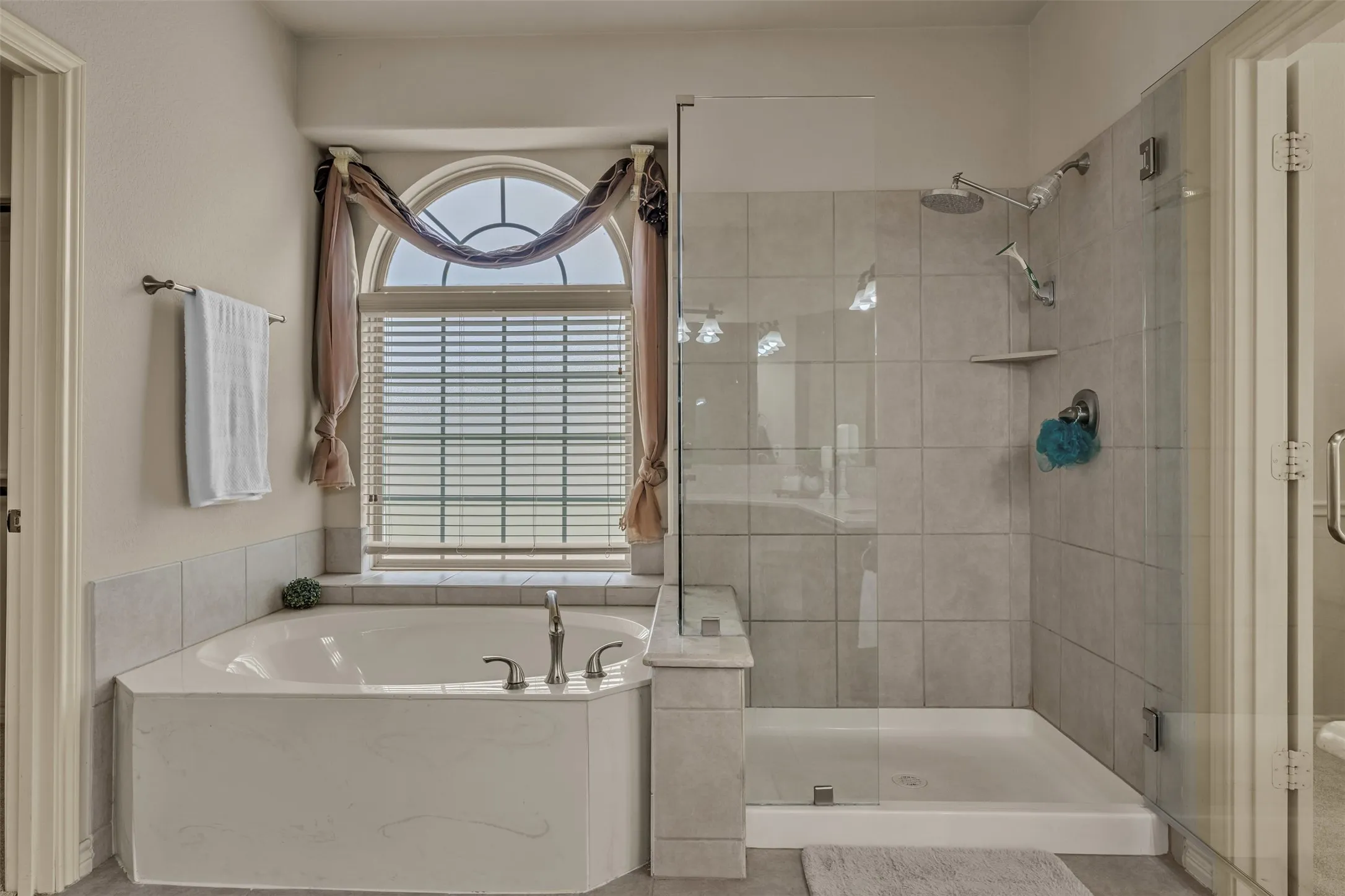Single Family Residence For Sale in Tarrant County , 1201 Genesis Drive, Mansfield, Texas 76063, 5 Bedroom, 4 Bathroom, 3 Garage spaces, 3,572 Sqft, built in 2011, mls#21390820, Real Estate Agent in Mansfield, Homes For Sale in Tarrant county, Homes For Sale in Mansfield, Realtor in Mansfield Texas, Real Estate Brokerage Independent Realty Texas, Luminita Cordes Realtor