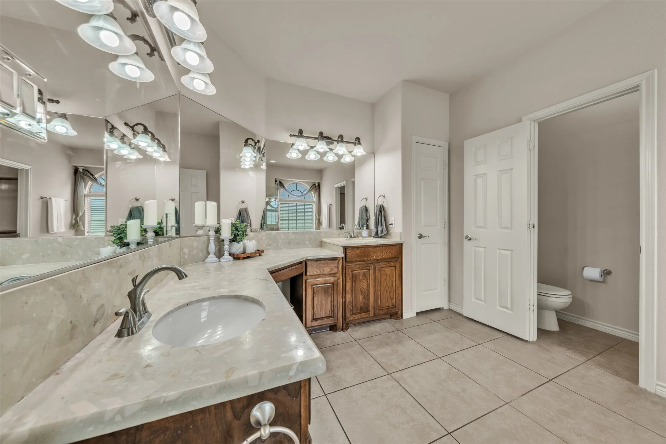 Single Family Residence For Sale in Tarrant County , 1201 Genesis Drive, Mansfield, Texas 76063, 5 Bedroom, 4 Bathroom, 3 Garage spaces, 3,572 Sqft, built in 2011, mls#21390820, Real Estate Agent in Mansfield, Homes For Sale in Tarrant county, Homes For Sale in Mansfield, Realtor in Mansfield Texas, Real Estate Brokerage Independent Realty Texas, Luminita Cordes Realtor