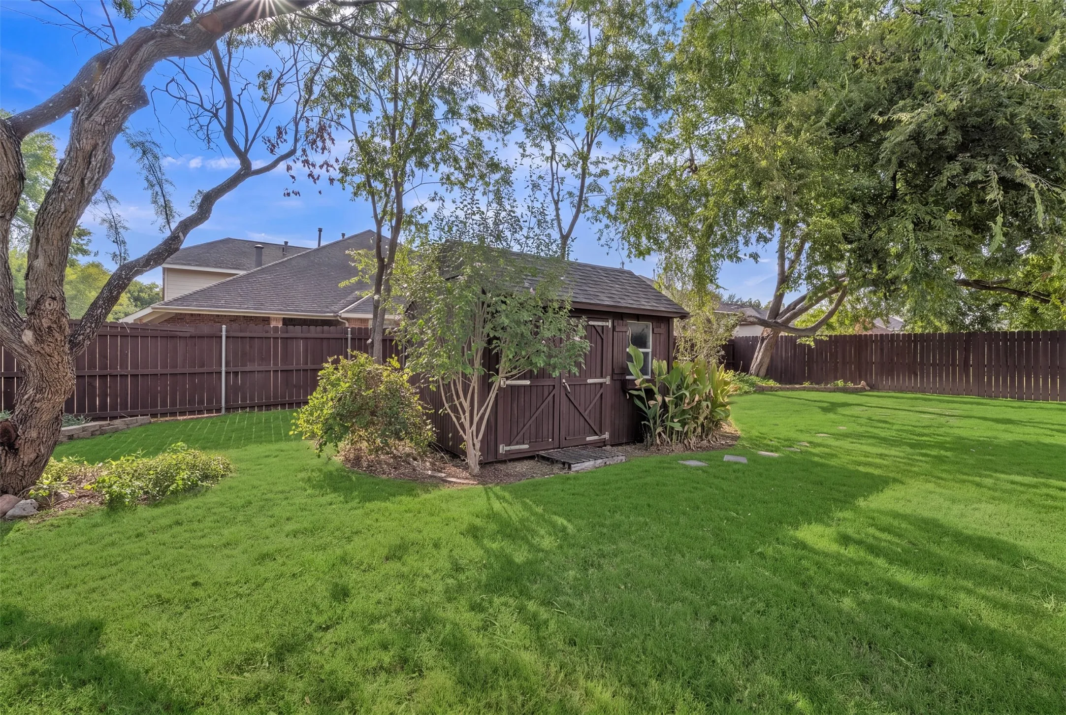 Single Family Residence For Sale in Tarrant County , 1201 Genesis Drive, Mansfield, Texas 76063, 5 Bedroom, 4 Bathroom, 3 Garage spaces, 3,572 Sqft, built in 2011, mls#21390820, Real Estate Agent in Mansfield, Homes For Sale in Tarrant county, Homes For Sale in Mansfield, Realtor in Mansfield Texas, Real Estate Brokerage Independent Realty Texas, Luminita Cordes Realtor
