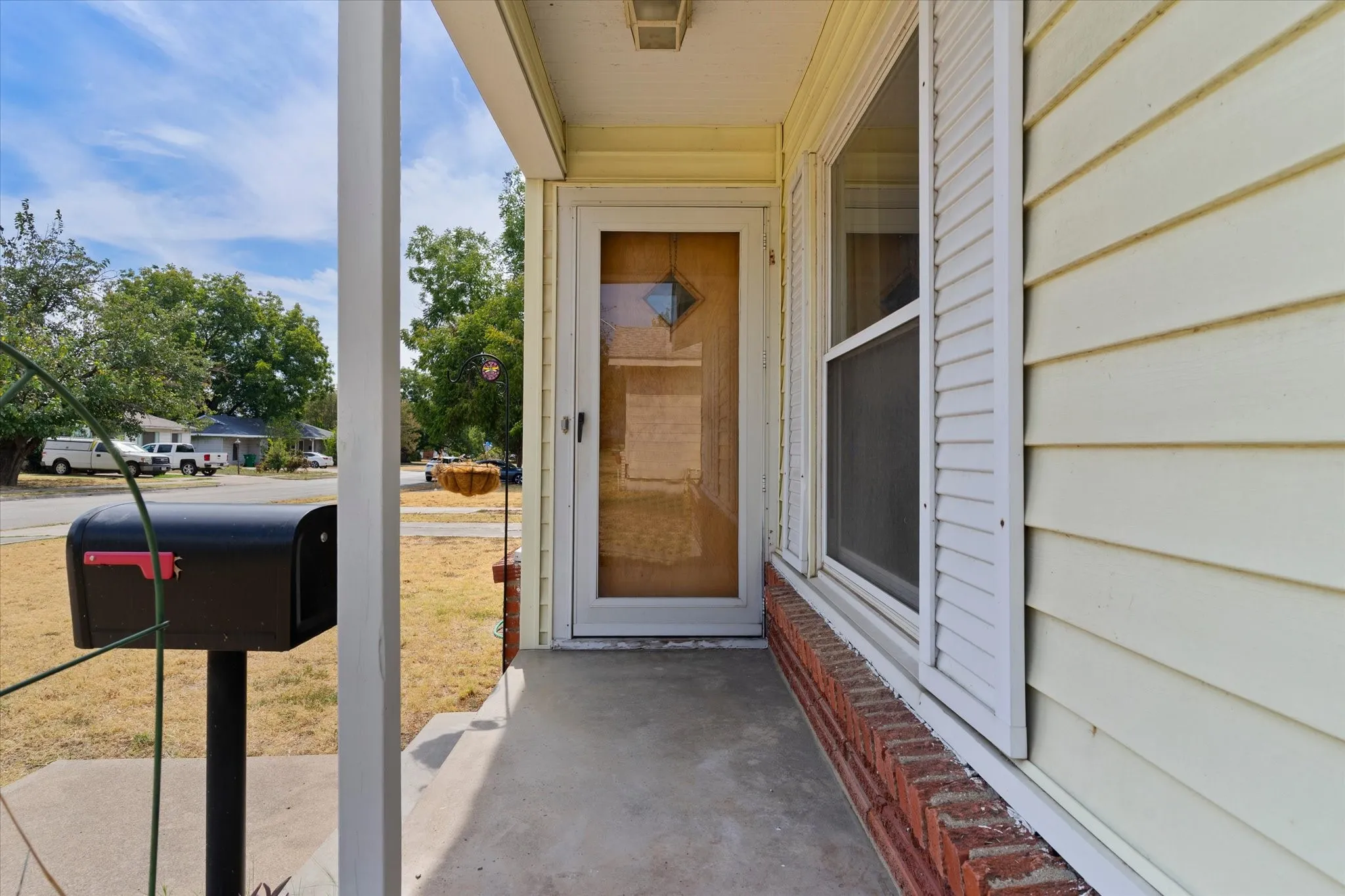 Single Family Residence For Sale in Tarrant County , 3513 Meadow Oaks Drive, Haltom City, Texas 76117, 3 Bedroom, 1 Bathroom, 2 Garage spaces, 1,268 Sqft, built in 1955, mls#21397520, Real Estate Agent in Haltom City, Homes For Sale in Tarrant county, Homes For Sale in Haltom City, Realtor in Haltom City Texas, Real Estate Brokerage Independent Realty Texas, Luminita Cordes Realtor