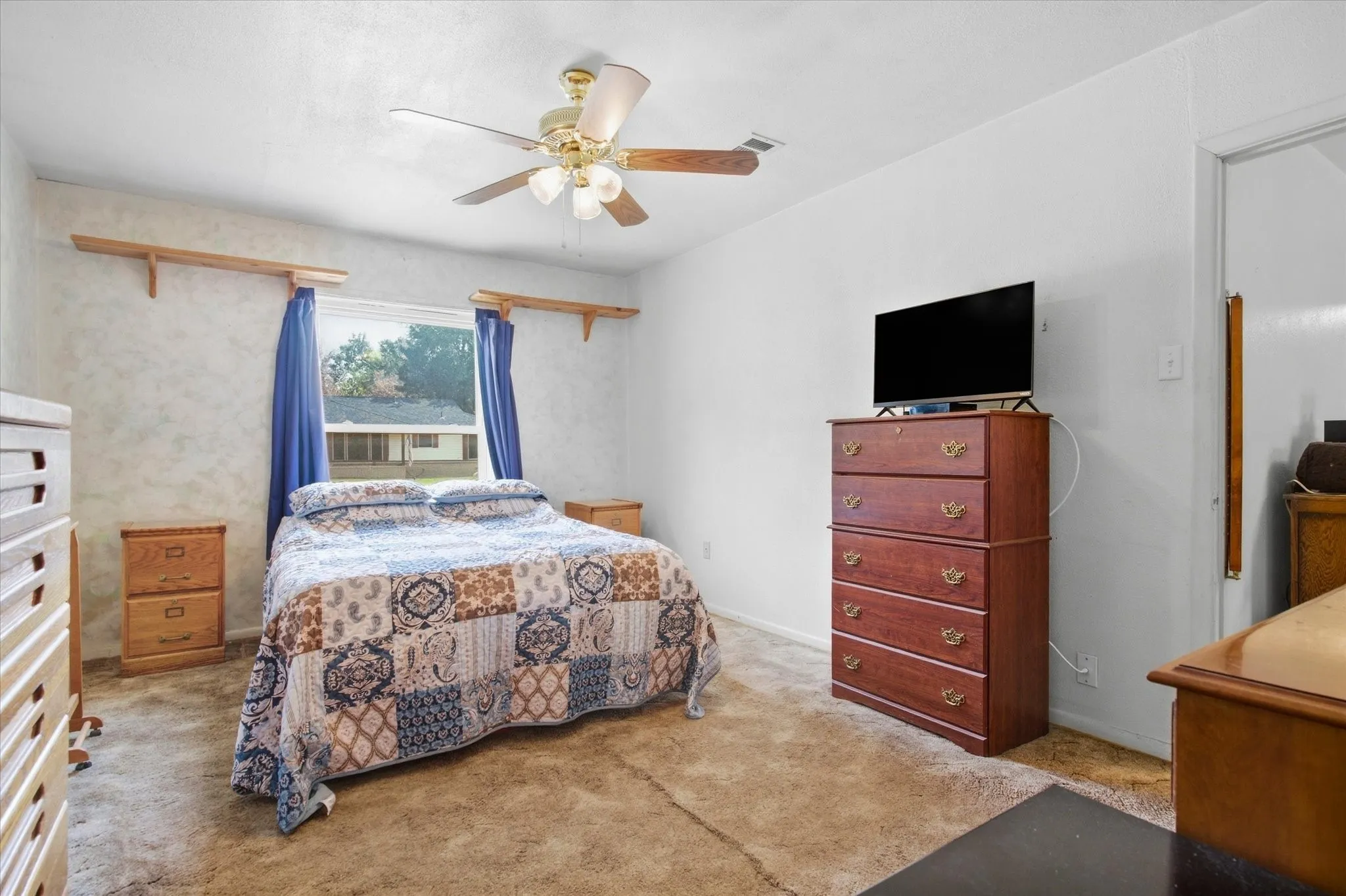 Single Family Residence For Sale in Tarrant County , 3513 Meadow Oaks Drive, Haltom City, Texas 76117, 3 Bedroom, 1 Bathroom, 2 Garage spaces, 1,268 Sqft, built in 1955, mls#21397520, Real Estate Agent in Haltom City, Homes For Sale in Tarrant county, Homes For Sale in Haltom City, Realtor in Haltom City Texas, Real Estate Brokerage Independent Realty Texas, Luminita Cordes Realtor