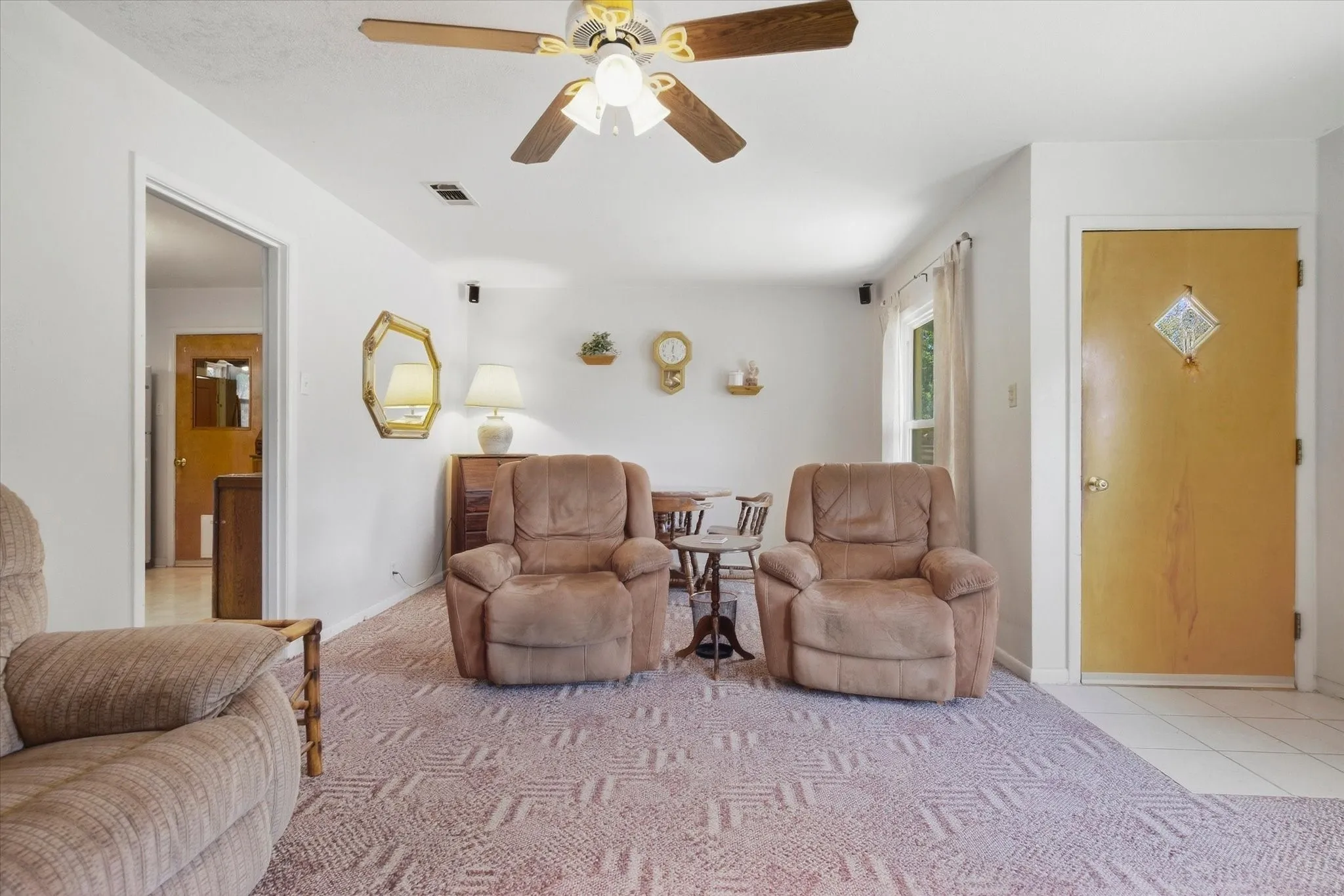 Single Family Residence For Sale in Tarrant County , 3513 Meadow Oaks Drive, Haltom City, Texas 76117, 3 Bedroom, 1 Bathroom, 2 Garage spaces, 1,268 Sqft, built in 1955, mls#21397520, Real Estate Agent in Haltom City, Homes For Sale in Tarrant county, Homes For Sale in Haltom City, Realtor in Haltom City Texas, Real Estate Brokerage Independent Realty Texas, Luminita Cordes Realtor
