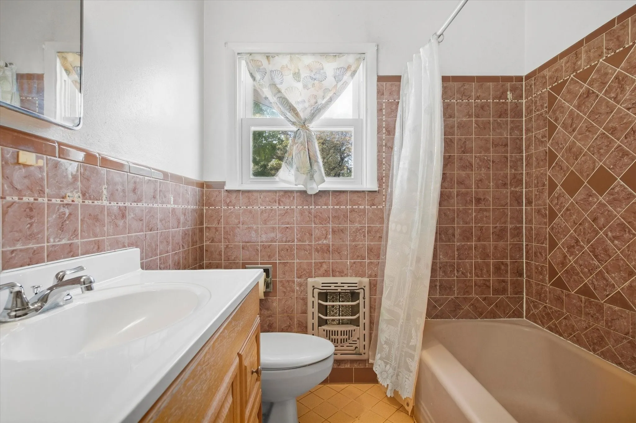Single Family Residence For Sale in Tarrant County , 3513 Meadow Oaks Drive, Haltom City, Texas 76117, 3 Bedroom, 1 Bathroom, 2 Garage spaces, 1,268 Sqft, built in 1955, mls#21397520, Real Estate Agent in Haltom City, Homes For Sale in Tarrant county, Homes For Sale in Haltom City, Realtor in Haltom City Texas, Real Estate Brokerage Independent Realty Texas, Luminita Cordes Realtor