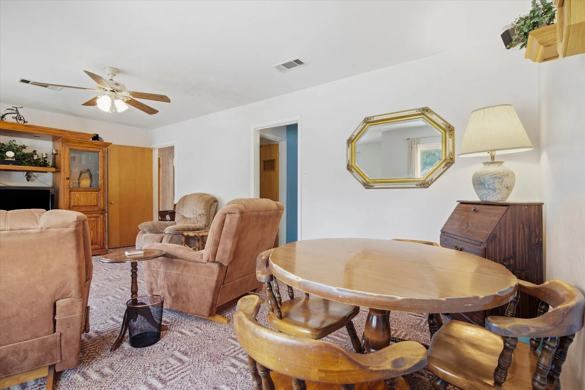Single Family Residence For Sale in Tarrant County , 3513 Meadow Oaks Drive, Haltom City, Texas 76117, 3 Bedroom, 1 Bathroom, 2 Garage spaces, 1,268 Sqft, built in 1955, mls#21397520, Real Estate Agent in Haltom City, Homes For Sale in Tarrant county, Homes For Sale in Haltom City, Realtor in Haltom City Texas, Real Estate Brokerage Independent Realty Texas, Luminita Cordes Realtor