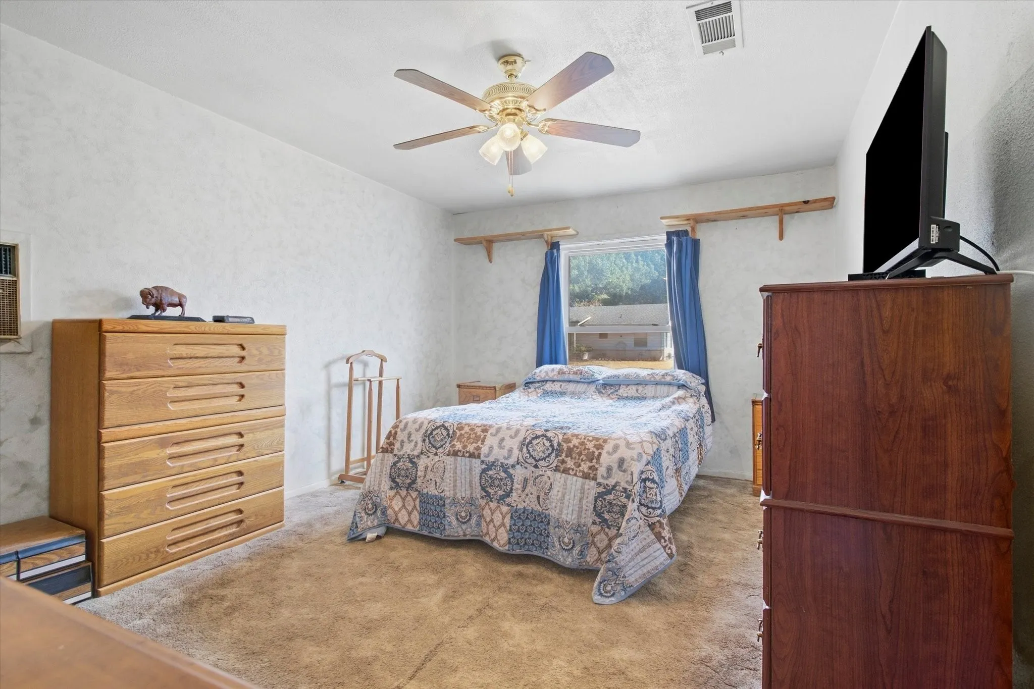 Single Family Residence For Sale in Tarrant County , 3513 Meadow Oaks Drive, Haltom City, Texas 76117, 3 Bedroom, 1 Bathroom, 2 Garage spaces, 1,268 Sqft, built in 1955, mls#21397520, Real Estate Agent in Haltom City, Homes For Sale in Tarrant county, Homes For Sale in Haltom City, Realtor in Haltom City Texas, Real Estate Brokerage Independent Realty Texas, Luminita Cordes Realtor