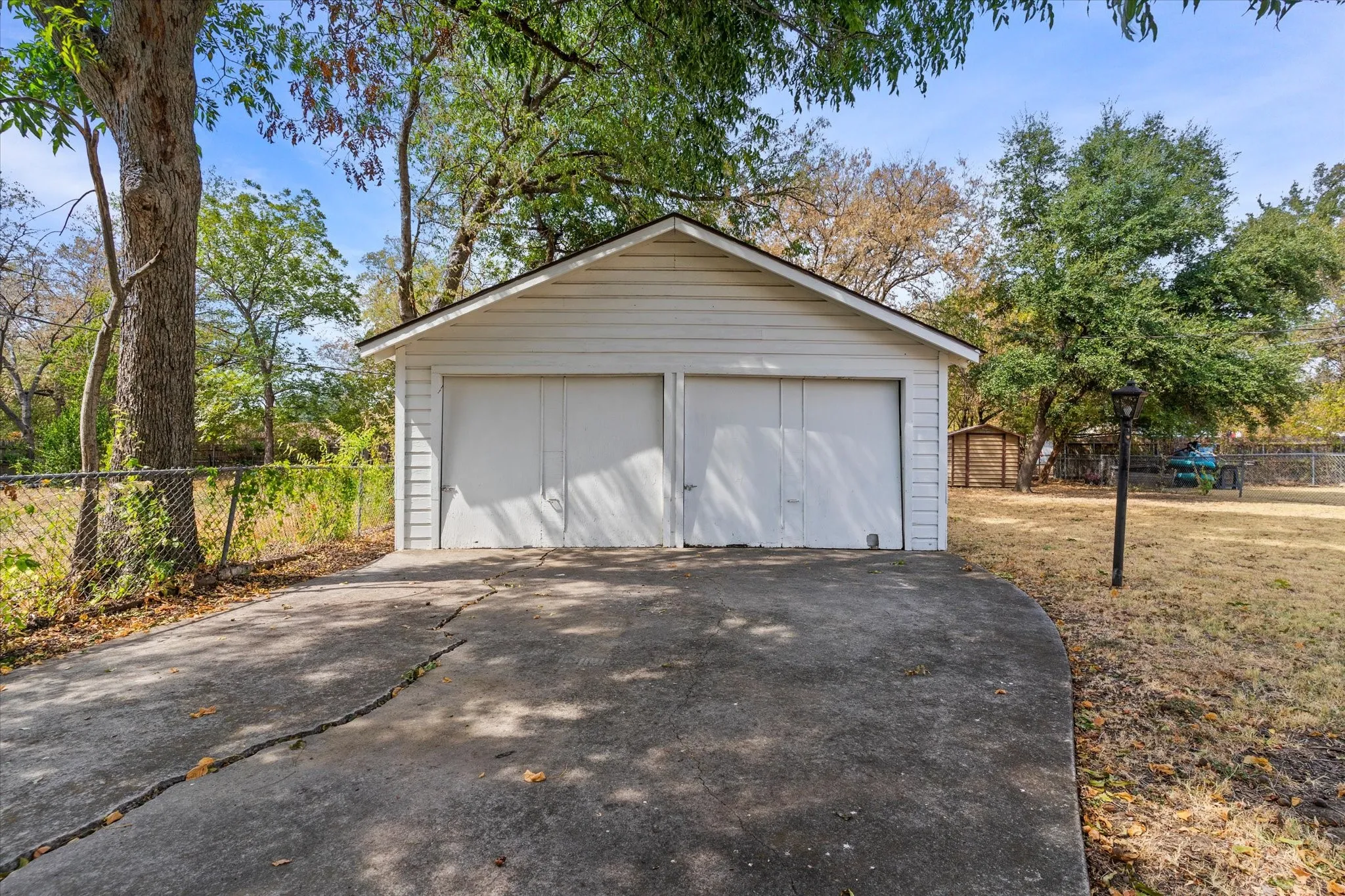 Single Family Residence For Sale in Tarrant County , 3513 Meadow Oaks Drive, Haltom City, Texas 76117, 3 Bedroom, 1 Bathroom, 2 Garage spaces, 1,268 Sqft, built in 1955, mls#21397520, Real Estate Agent in Haltom City, Homes For Sale in Tarrant county, Homes For Sale in Haltom City, Realtor in Haltom City Texas, Real Estate Brokerage Independent Realty Texas, Luminita Cordes Realtor