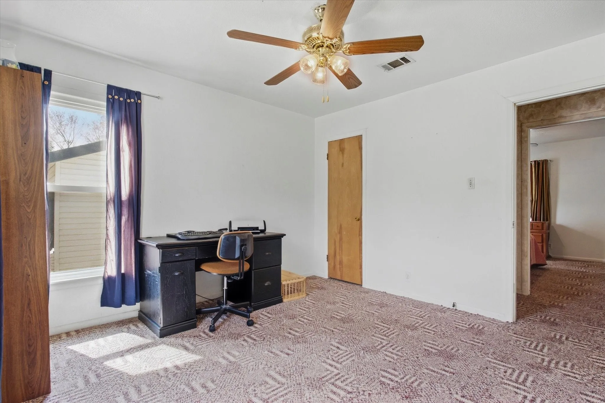 Single Family Residence For Sale in Tarrant County , 3513 Meadow Oaks Drive, Haltom City, Texas 76117, 3 Bedroom, 1 Bathroom, 2 Garage spaces, 1,268 Sqft, built in 1955, mls#21397520, Real Estate Agent in Haltom City, Homes For Sale in Tarrant county, Homes For Sale in Haltom City, Realtor in Haltom City Texas, Real Estate Brokerage Independent Realty Texas, Luminita Cordes Realtor