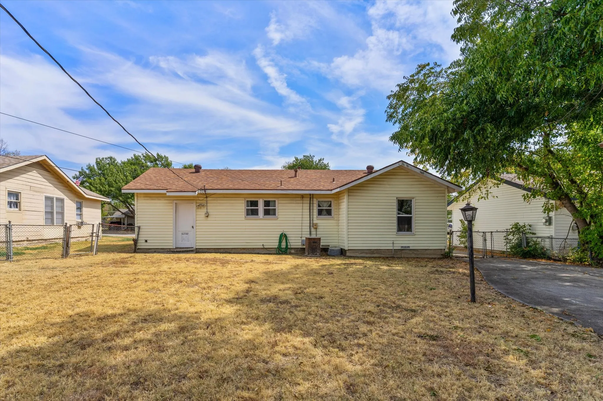 Single Family Residence For Sale in Tarrant County , 3513 Meadow Oaks Drive, Haltom City, Texas 76117, 3 Bedroom, 1 Bathroom, 2 Garage spaces, 1,268 Sqft, built in 1955, mls#21397520, Real Estate Agent in Haltom City, Homes For Sale in Tarrant county, Homes For Sale in Haltom City, Realtor in Haltom City Texas, Real Estate Brokerage Independent Realty Texas, Luminita Cordes Realtor