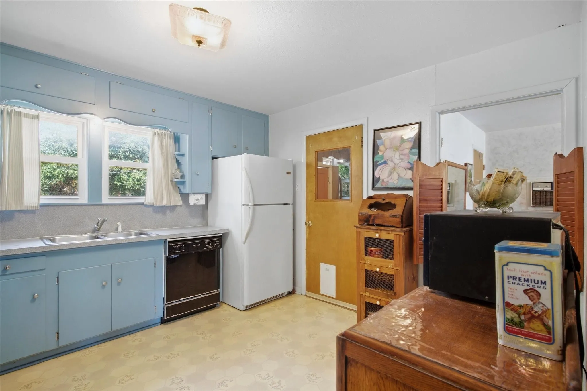 Single Family Residence For Sale in Tarrant County , 3513 Meadow Oaks Drive, Haltom City, Texas 76117, 3 Bedroom, 1 Bathroom, 2 Garage spaces, 1,268 Sqft, built in 1955, mls#21397520, Real Estate Agent in Haltom City, Homes For Sale in Tarrant county, Homes For Sale in Haltom City, Realtor in Haltom City Texas, Real Estate Brokerage Independent Realty Texas, Luminita Cordes Realtor