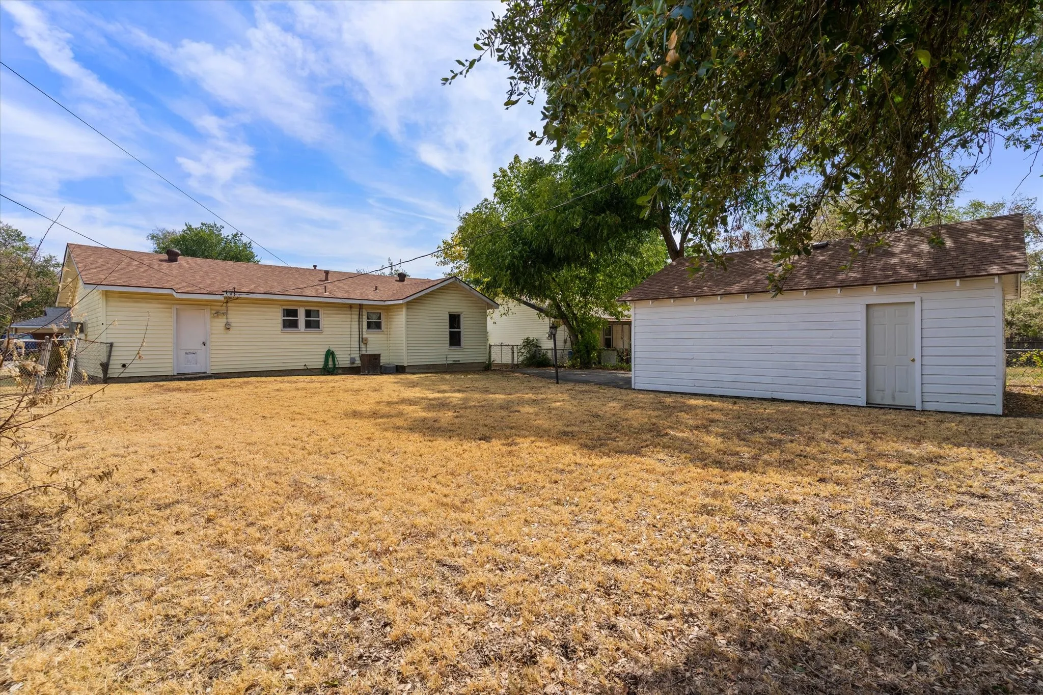 Single Family Residence For Sale in Tarrant County , 3513 Meadow Oaks Drive, Haltom City, Texas 76117, 3 Bedroom, 1 Bathroom, 2 Garage spaces, 1,268 Sqft, built in 1955, mls#21397520, Real Estate Agent in Haltom City, Homes For Sale in Tarrant county, Homes For Sale in Haltom City, Realtor in Haltom City Texas, Real Estate Brokerage Independent Realty Texas, Luminita Cordes Realtor