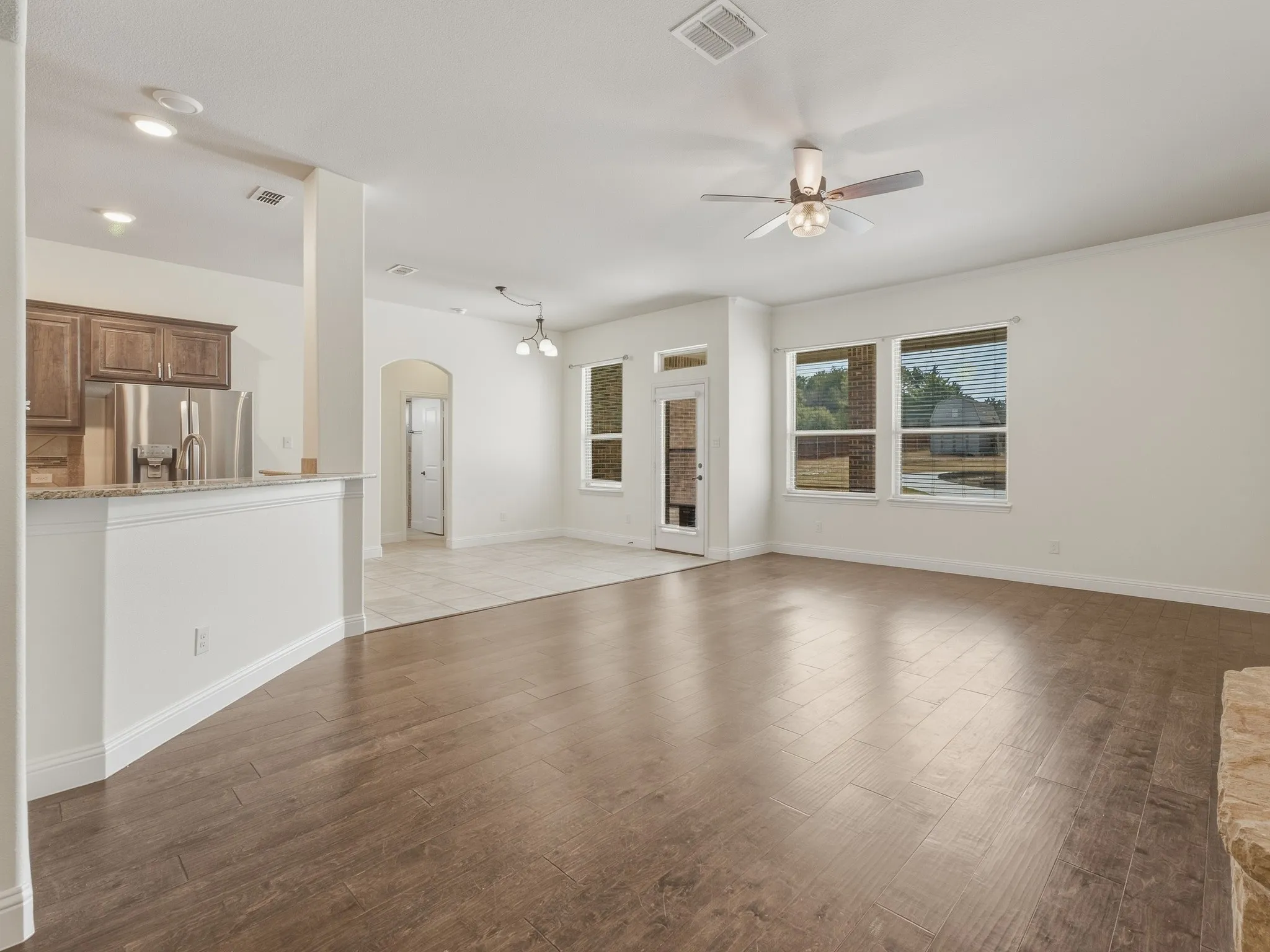Single Family Residence For Sale in Parker County , 2712 Sonora Canyon Road, Weatherford, Texas 76087, 4 Bedroom, 3 Bathroom, 2 Garage spaces, 2,623 Sqft, built in 2019, mls#21393198, Real Estate Agent in Weatherford, Homes For Sale in Parker county, Homes For Sale in Weatherford, Realtor in Weatherford Texas, Real Estate Brokerage Independent Realty Texas, Luminita Cordes Realtor