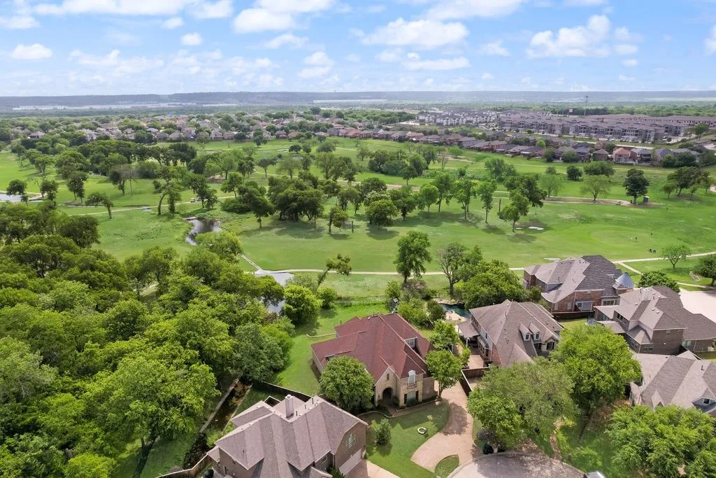 Single Family Residence For Sale in Dallas County , 663 Links View Court, Grand Prairie, Texas 75052, 5 Bedroom, 4 Bathroom, 3 Garage spaces, 4,257 Sqft, built in 2005, mls#21399566, Real Estate Agent in Grand Prairie, Homes For Sale in Dallas county, Homes For Sale in Grand Prairie, Realtor in Grand Prairie Texas, Real Estate Brokerage Independent Realty Texas, Luminita Cordes Realtor