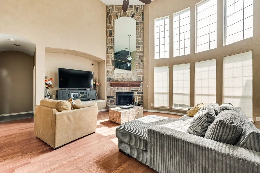 Single Family Residence For Sale in Dallas County , 663 Links View Court, Grand Prairie, Texas 75052, 5 Bedroom, 4 Bathroom, 3 Garage spaces, 4,257 Sqft, built in 2005, mls#21399566, Real Estate Agent in Grand Prairie, Homes For Sale in Dallas county, Homes For Sale in Grand Prairie, Realtor in Grand Prairie Texas, Real Estate Brokerage Independent Realty Texas, Luminita Cordes Realtor