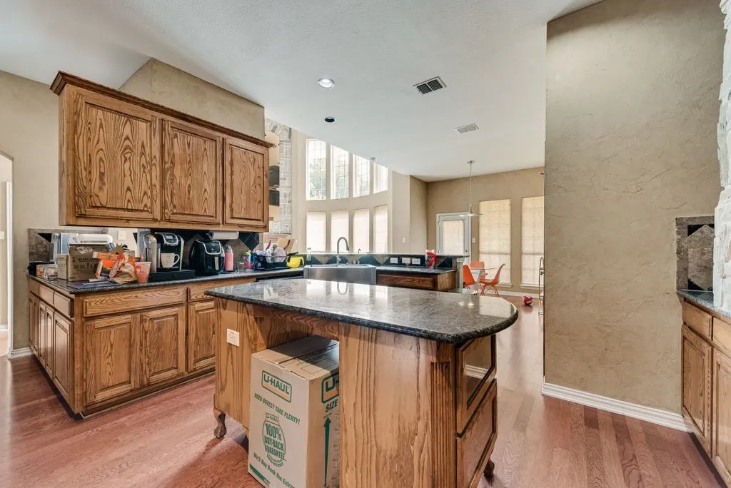 Single Family Residence For Sale in Dallas County , 663 Links View Court, Grand Prairie, Texas 75052, 5 Bedroom, 4 Bathroom, 3 Garage spaces, 4,257 Sqft, built in 2005, mls#21399566, Real Estate Agent in Grand Prairie, Homes For Sale in Dallas county, Homes For Sale in Grand Prairie, Realtor in Grand Prairie Texas, Real Estate Brokerage Independent Realty Texas, Luminita Cordes Realtor