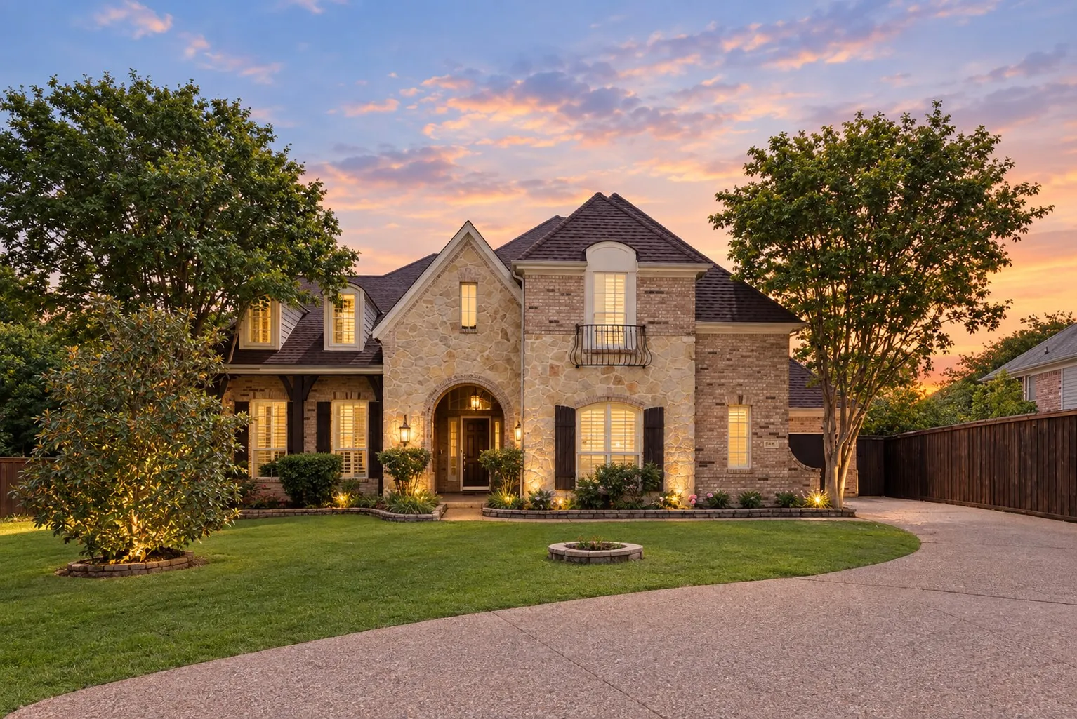 Single Family Residence For Sale in Dallas County , 663 Links View Court, Grand Prairie, Texas 75052, 5 Bedroom, 4 Bathroom, 3 Garage spaces, 4,257 Sqft, built in 2005, mls#21399566, Real Estate Agent in Grand Prairie, Homes For Sale in Dallas county, Homes For Sale in Grand Prairie, Realtor in Grand Prairie Texas, Real Estate Brokerage Independent Realty Texas, Luminita Cordes Realtor