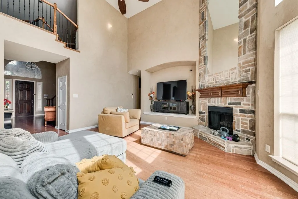 Single Family Residence For Sale in Dallas County , 663 Links View Court, Grand Prairie, Texas 75052, 5 Bedroom, 4 Bathroom, 3 Garage spaces, 4,257 Sqft, built in 2005, mls#21399566, Real Estate Agent in Grand Prairie, Homes For Sale in Dallas county, Homes For Sale in Grand Prairie, Realtor in Grand Prairie Texas, Real Estate Brokerage Independent Realty Texas, Luminita Cordes Realtor
