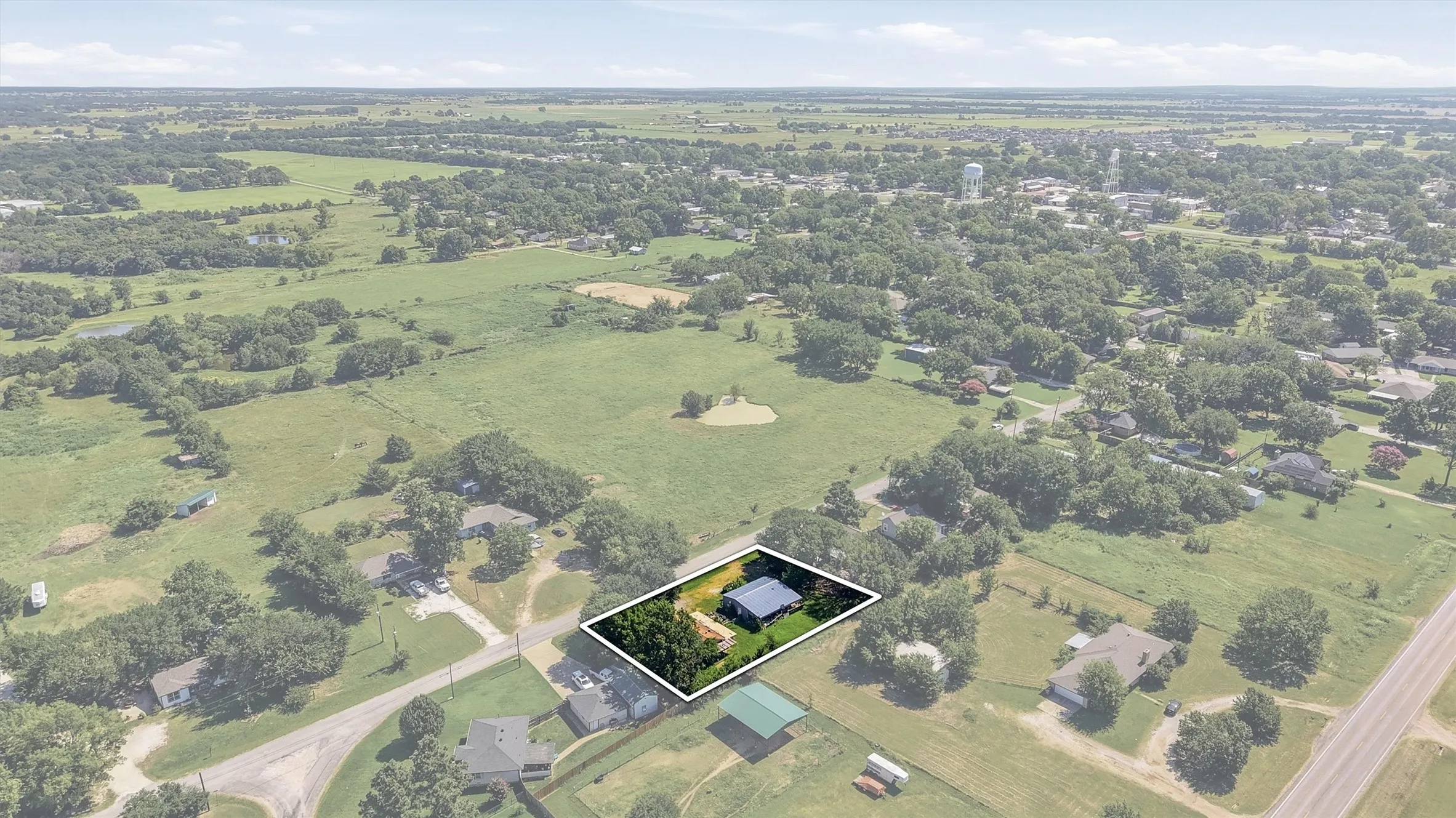 Single Family Residence For Sale in Grayson County , 538 W Hughes Street, Collinsville, Texas 76233, 2 Bedroom, 1 Bathroom, Garage spaces, 1,260 Sqft, built in 1923, mls#21399064, Real Estate Agent in Collinsville, Homes For Sale in Grayson county, Homes For Sale in Collinsville, Realtor in Collinsville Texas, Real Estate Brokerage Independent Realty Texas, Luminita Cordes Realtor