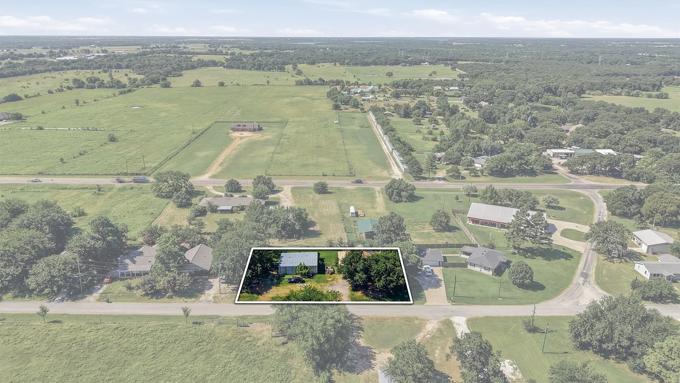 Single Family Residence For Sale in Grayson County , 538 W Hughes Street, Collinsville, Texas 76233, 2 Bedroom, 1 Bathroom, Garage spaces, 1,260 Sqft, built in 1923, mls#21399064, Real Estate Agent in Collinsville, Homes For Sale in Grayson county, Homes For Sale in Collinsville, Realtor in Collinsville Texas, Real Estate Brokerage Independent Realty Texas, Luminita Cordes Realtor