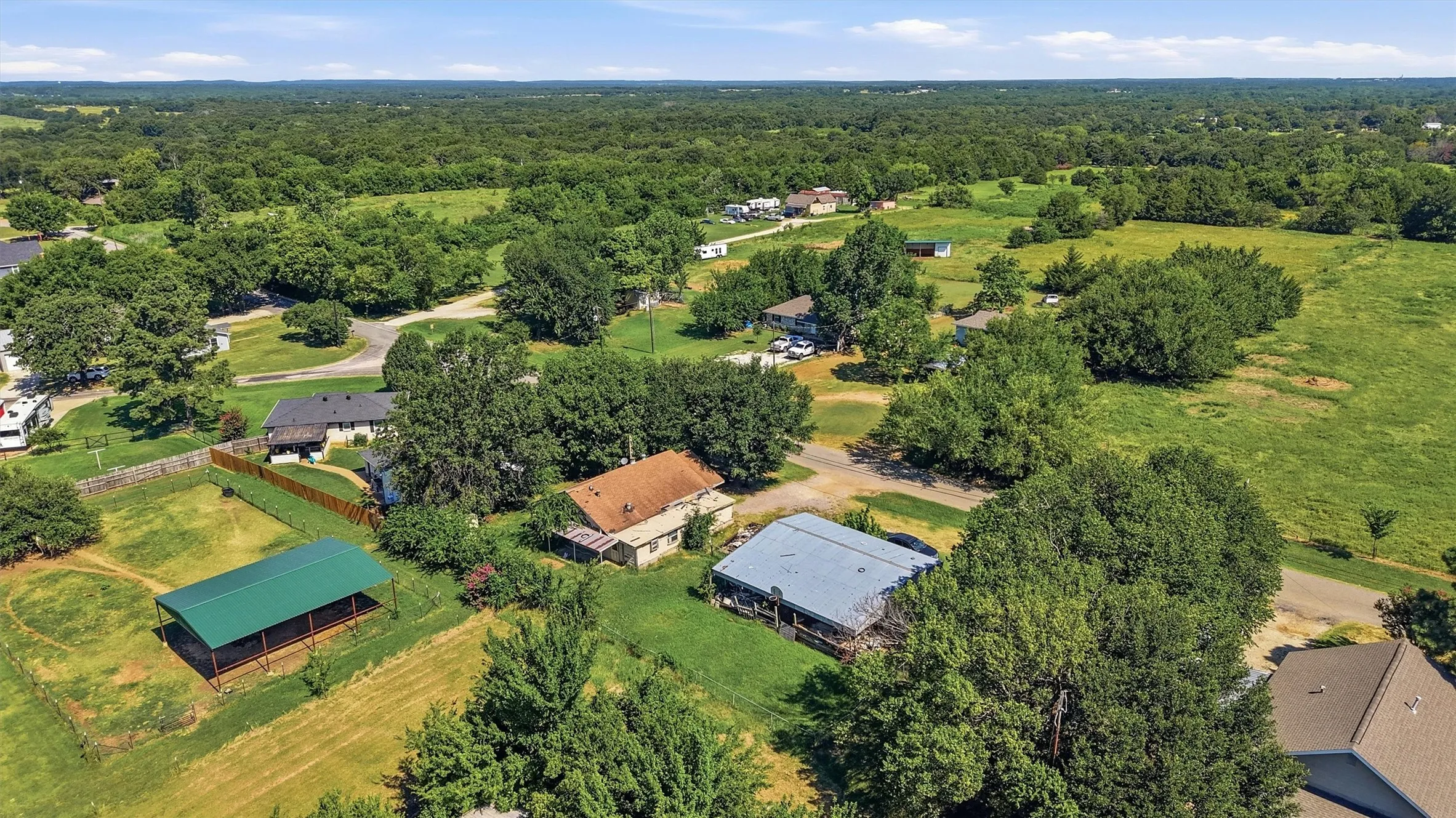 Single Family Residence For Sale in Grayson County , 538 W Hughes Street, Collinsville, Texas 76233, 2 Bedroom, 1 Bathroom, Garage spaces, 1,260 Sqft, built in 1923, mls#21399064, Real Estate Agent in Collinsville, Homes For Sale in Grayson county, Homes For Sale in Collinsville, Realtor in Collinsville Texas, Real Estate Brokerage Independent Realty Texas, Luminita Cordes Realtor