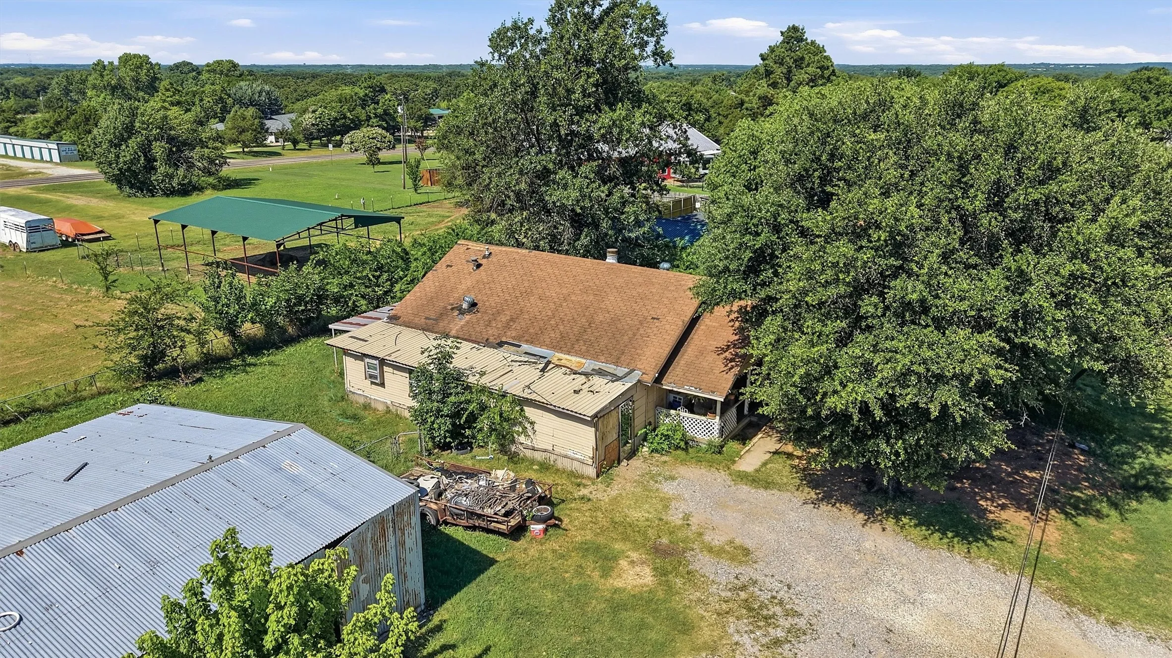 Single Family Residence For Sale in Grayson County , 538 W Hughes Street, Collinsville, Texas 76233, 2 Bedroom, 1 Bathroom, Garage spaces, 1,260 Sqft, built in 1923, mls#21399064, Real Estate Agent in Collinsville, Homes For Sale in Grayson county, Homes For Sale in Collinsville, Realtor in Collinsville Texas, Real Estate Brokerage Independent Realty Texas, Luminita Cordes Realtor