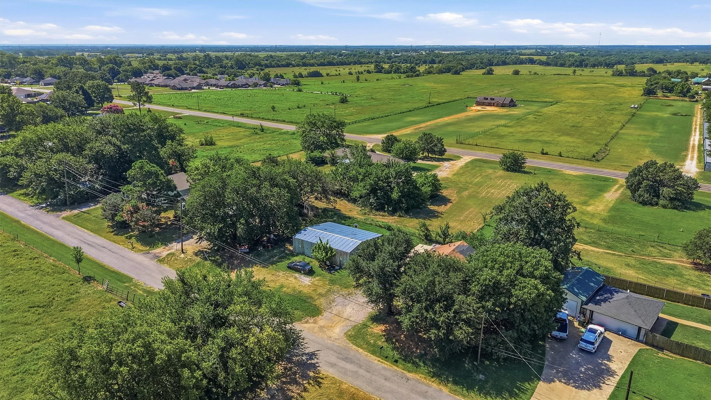 Single Family Residence For Sale in Grayson County , 538 W Hughes Street, Collinsville, Texas 76233, 2 Bedroom, 1 Bathroom, Garage spaces, 1,260 Sqft, built in 1923, mls#21399064, Real Estate Agent in Collinsville, Homes For Sale in Grayson county, Homes For Sale in Collinsville, Realtor in Collinsville Texas, Real Estate Brokerage Independent Realty Texas, Luminita Cordes Realtor