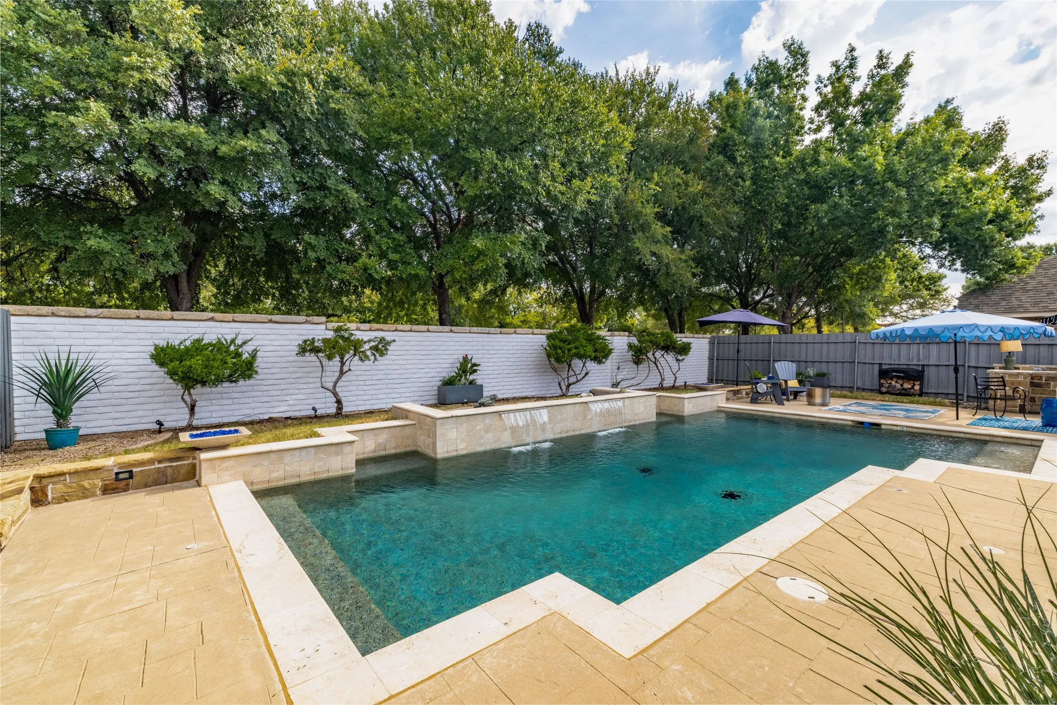 Single Family Residence For Sale in Tarrant County , 8308 Teja Trail, Benbrook, Texas 76126, 3 Bedroom, 2 Bathroom, 2 Garage spaces, 1,741 Sqft, built in 2006, mls#21397859, Real Estate Agent in Benbrook, Homes For Sale in Tarrant county, Homes For Sale in Benbrook, Realtor in Benbrook Texas, Real Estate Brokerage Independent Realty Texas, Luminita Cordes Realtor