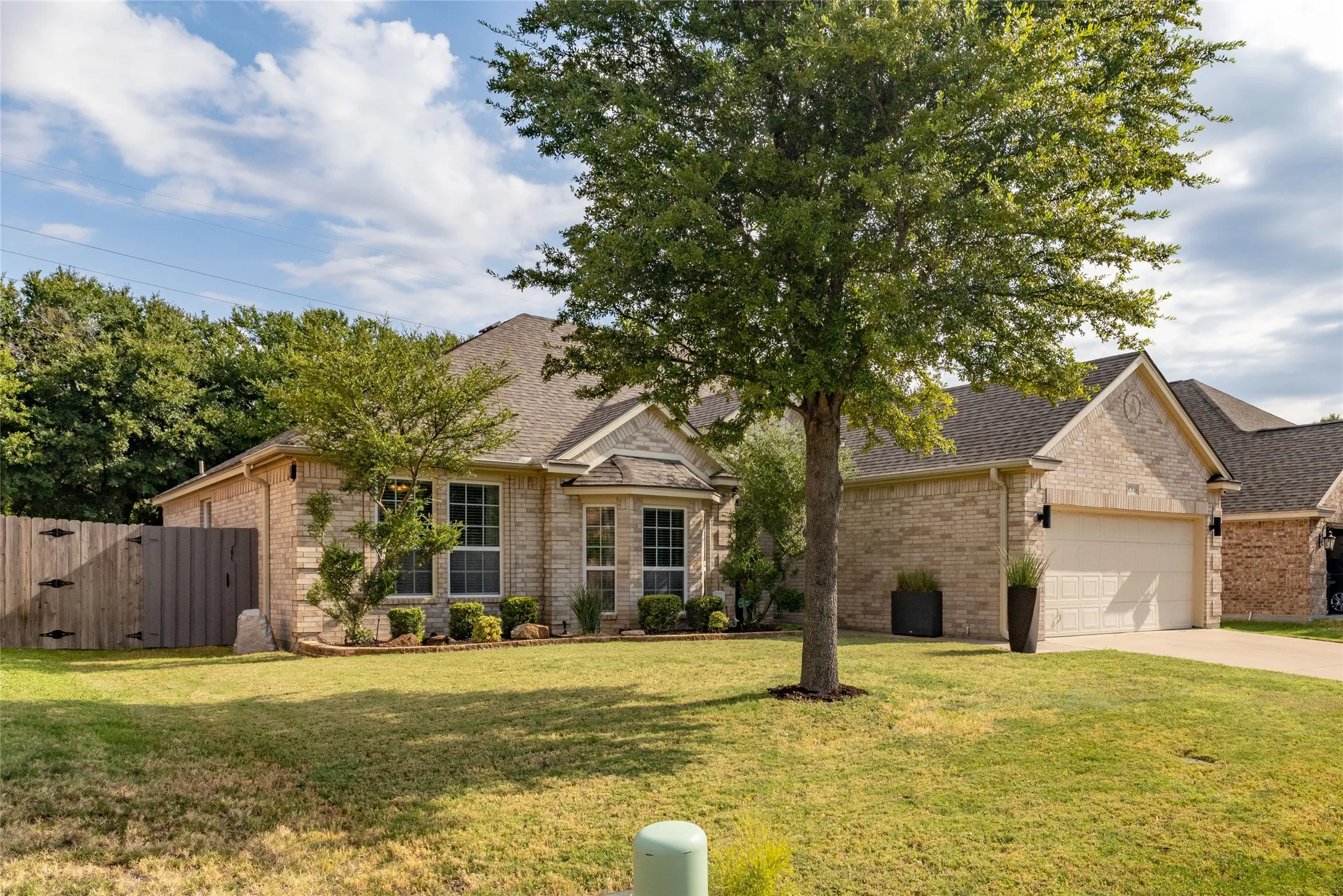 Single Family Residence For Sale in Tarrant County , 8308 Teja Trail, Benbrook, Texas 76126, 3 Bedroom, 2 Bathroom, 2 Garage spaces, 1,741 Sqft, built in 2006, mls#21397859, Real Estate Agent in Benbrook, Homes For Sale in Tarrant county, Homes For Sale in Benbrook, Realtor in Benbrook Texas, Real Estate Brokerage Independent Realty Texas, Luminita Cordes Realtor