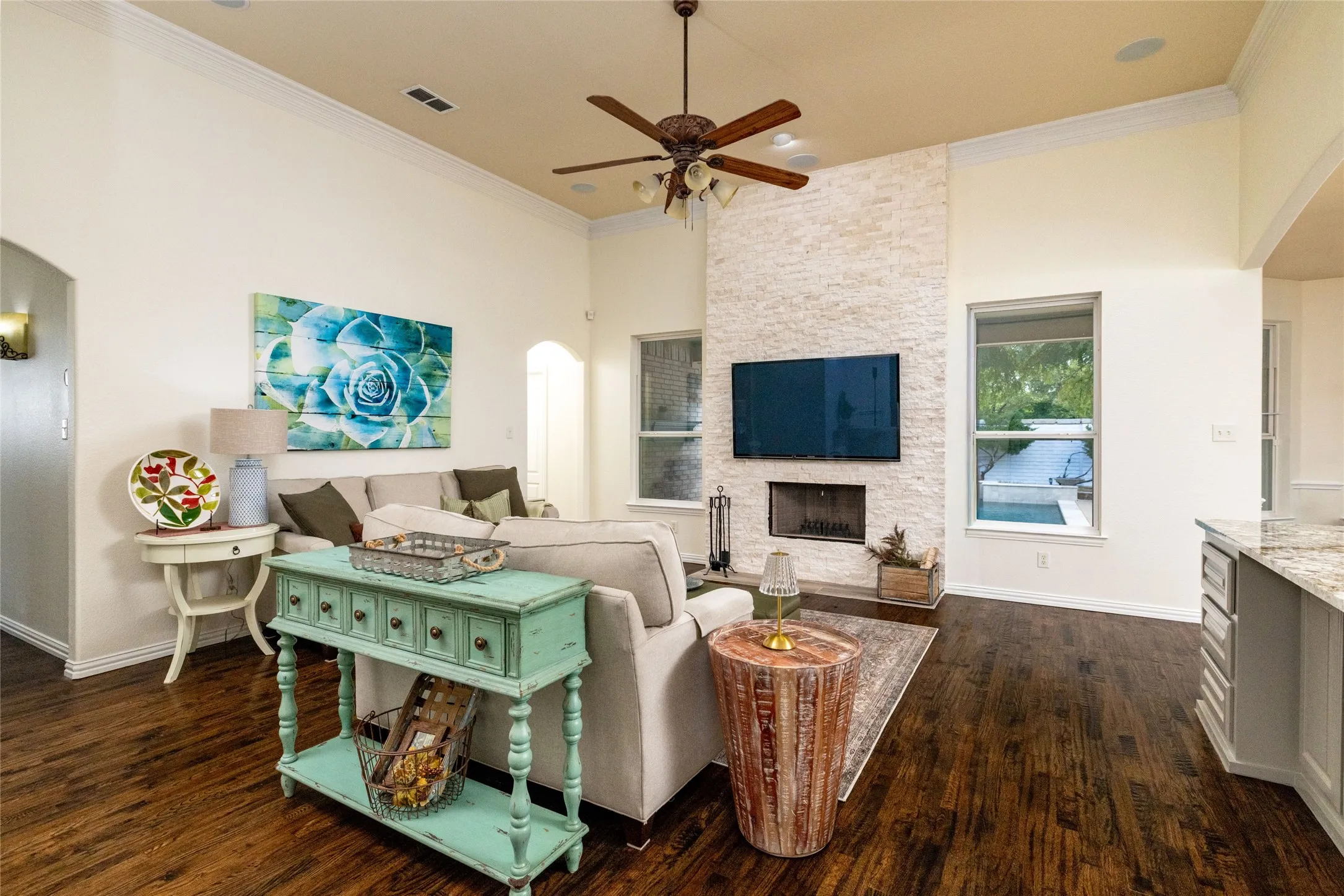 Single Family Residence For Sale in Tarrant County , 8308 Teja Trail, Benbrook, Texas 76126, 3 Bedroom, 2 Bathroom, 2 Garage spaces, 1,741 Sqft, built in 2006, mls#21397859, Real Estate Agent in Benbrook, Homes For Sale in Tarrant county, Homes For Sale in Benbrook, Realtor in Benbrook Texas, Real Estate Brokerage Independent Realty Texas, Luminita Cordes Realtor