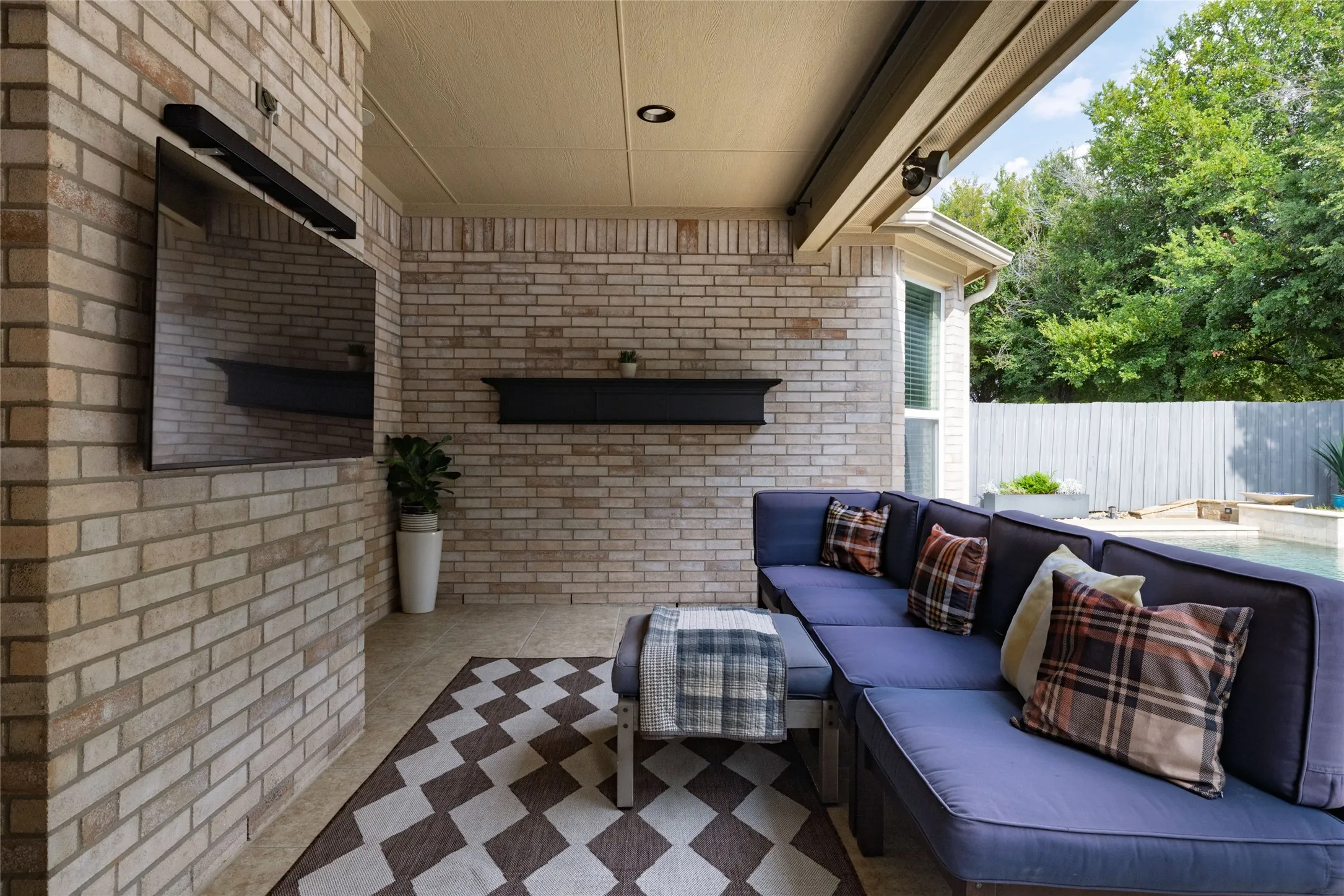 Single Family Residence For Sale in Tarrant County , 8308 Teja Trail, Benbrook, Texas 76126, 3 Bedroom, 2 Bathroom, 2 Garage spaces, 1,741 Sqft, built in 2006, mls#21397859, Real Estate Agent in Benbrook, Homes For Sale in Tarrant county, Homes For Sale in Benbrook, Realtor in Benbrook Texas, Real Estate Brokerage Independent Realty Texas, Luminita Cordes Realtor